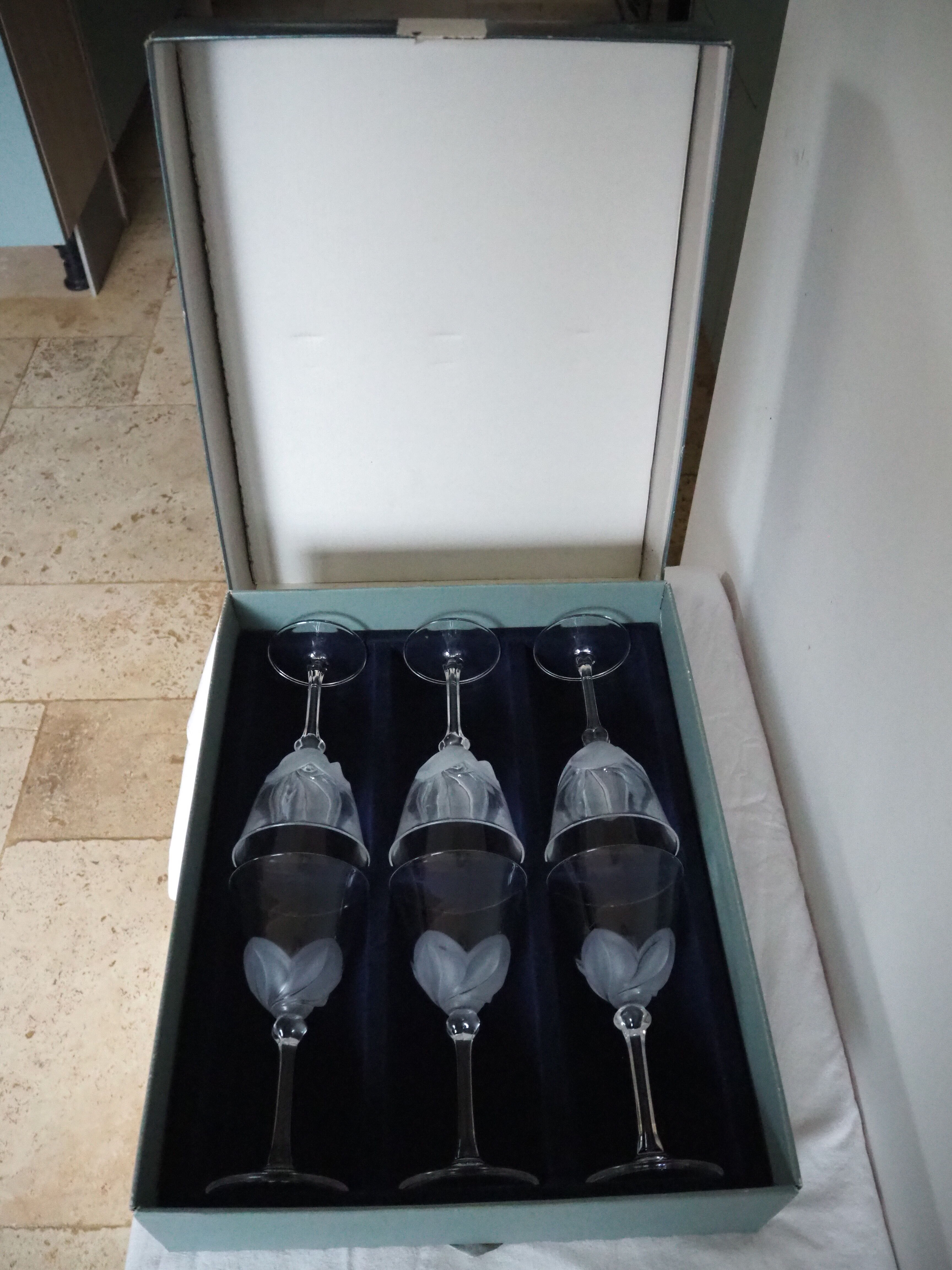Crystal wine glasses in their boxes - JG Durand, collection florence « satine » 18 cl