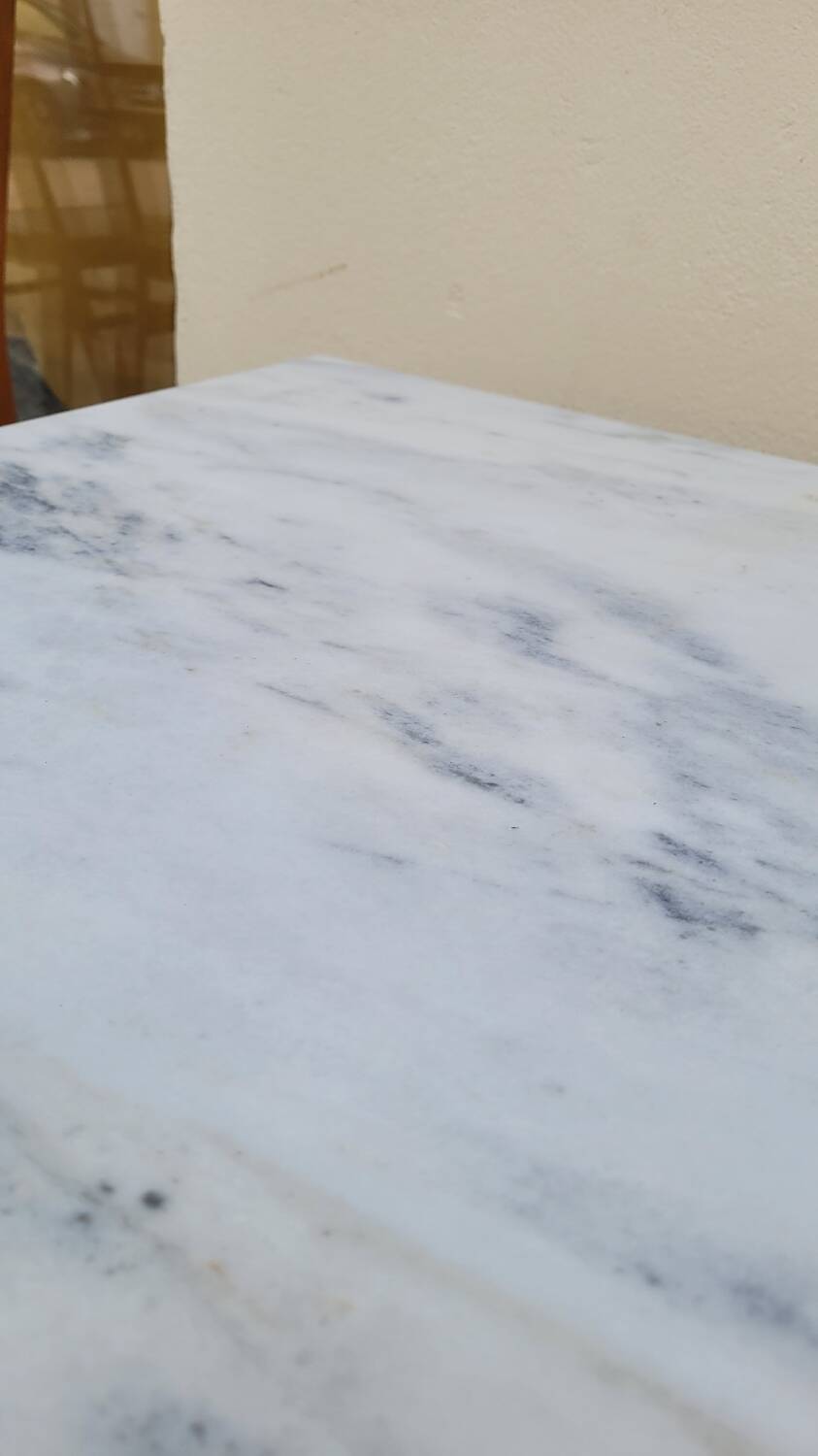 Table basse style Louis XVI en marbre et bois doré