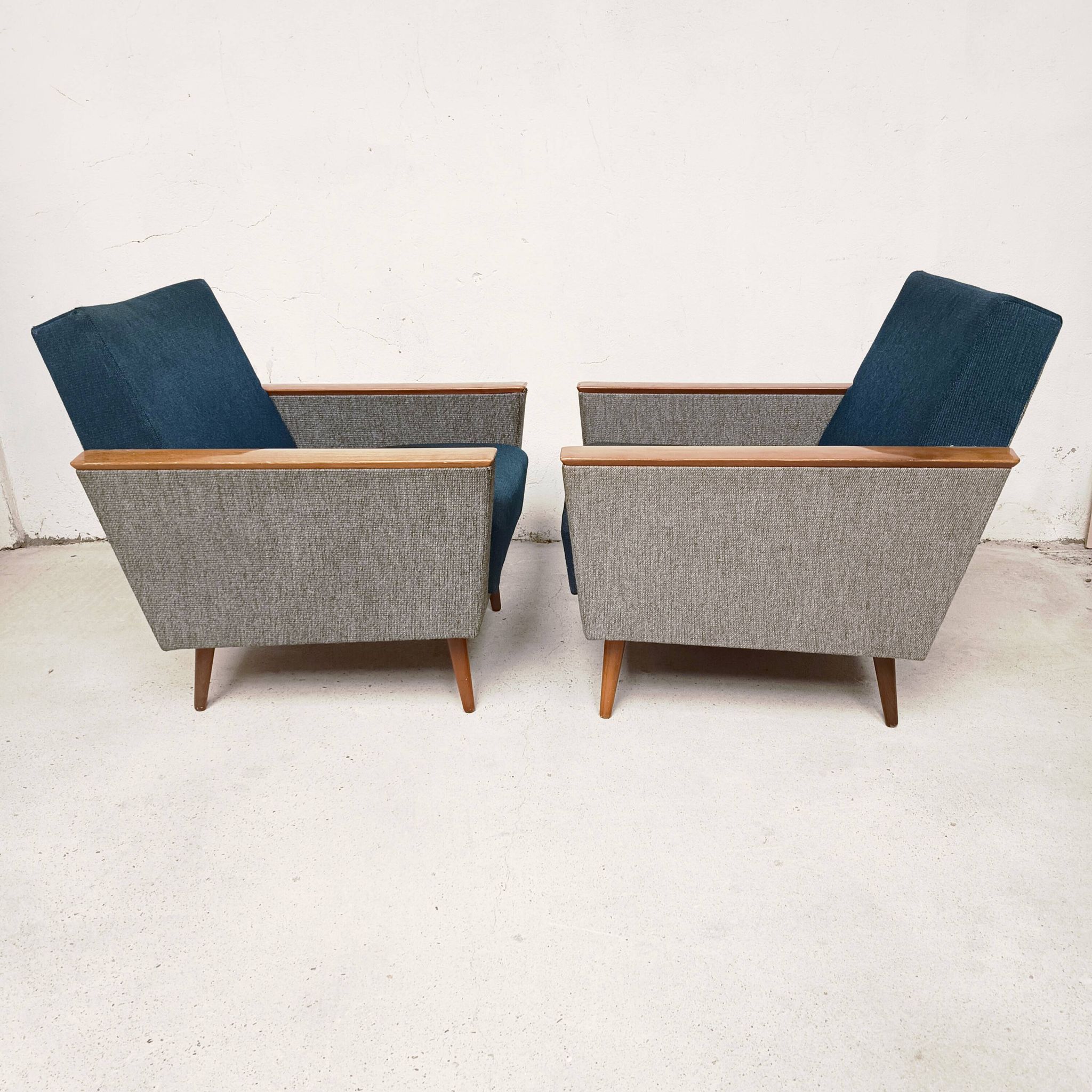 Paire de fauteuils bicolores, 1960
