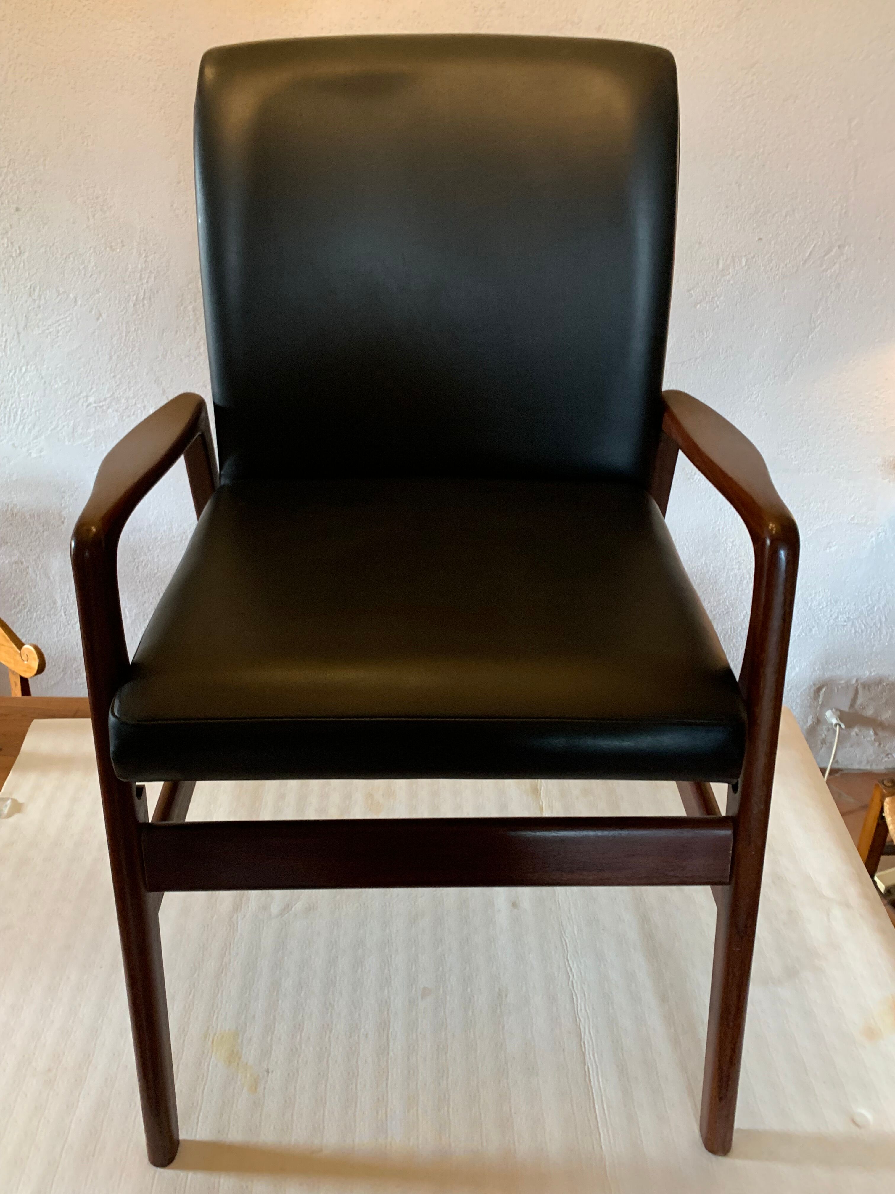 Scandinavian office chair