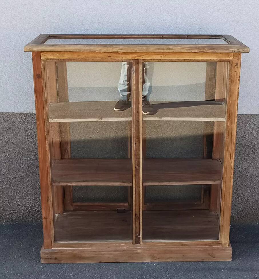Antique wooden display cabinet with 2 doors