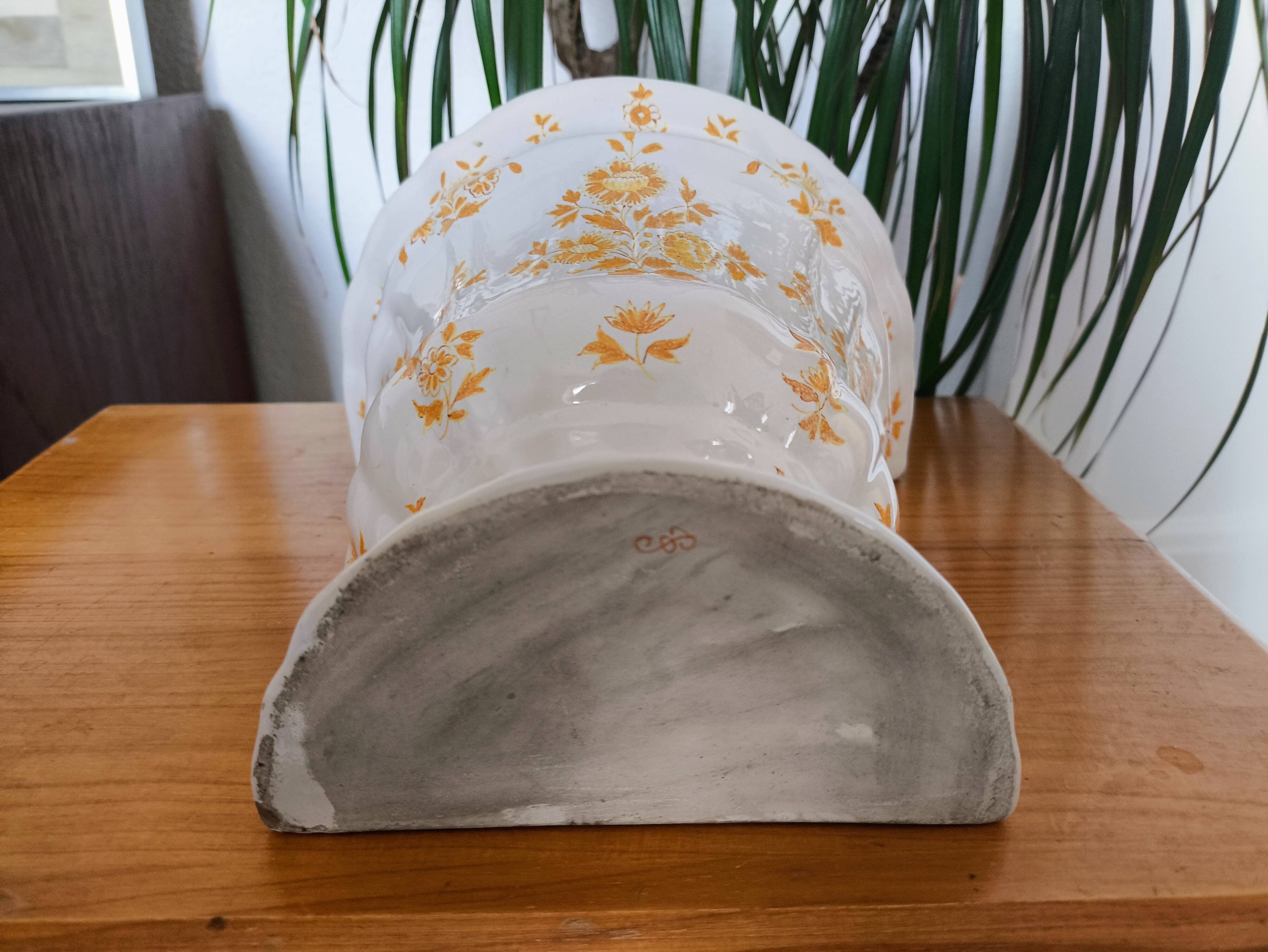 Bouquet holder / flower holder in Moustiers earthenware