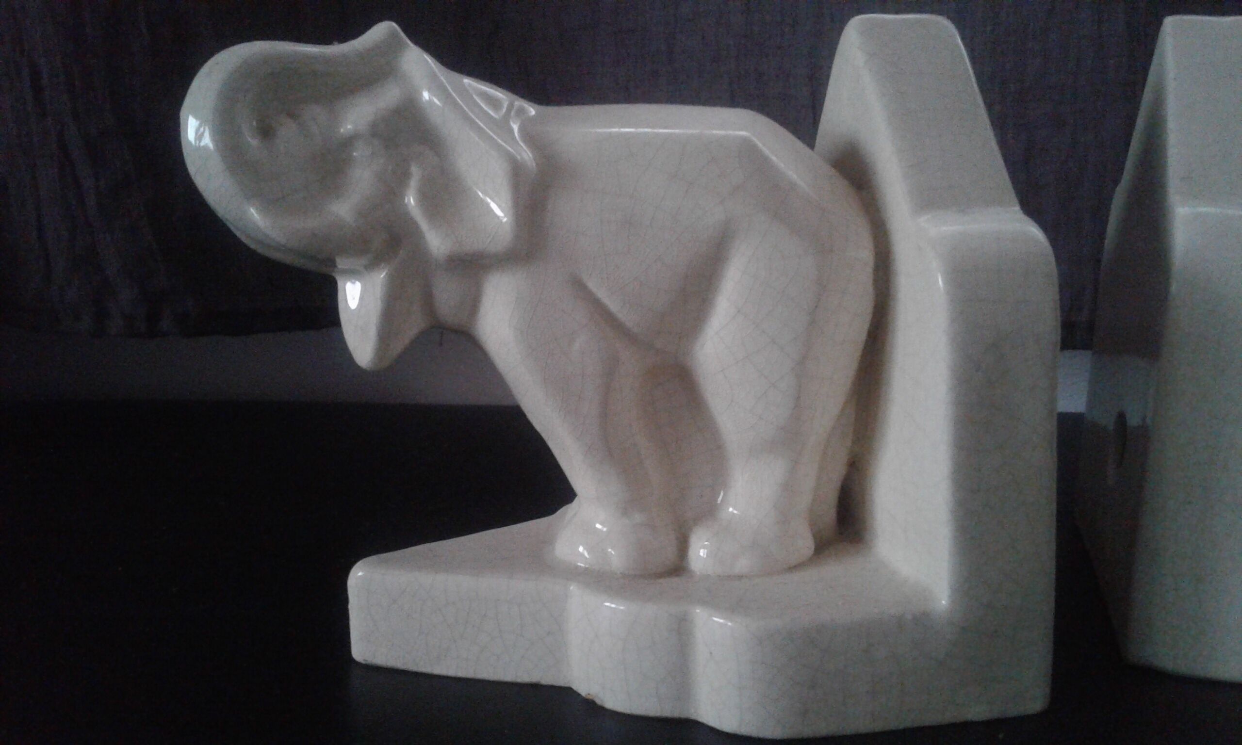 Pair elephants bookends