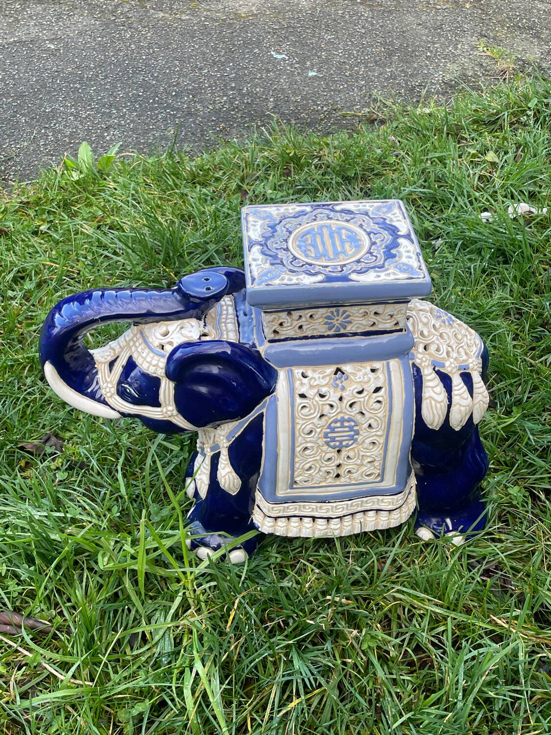 Porte plante, table d’appoint éléphant