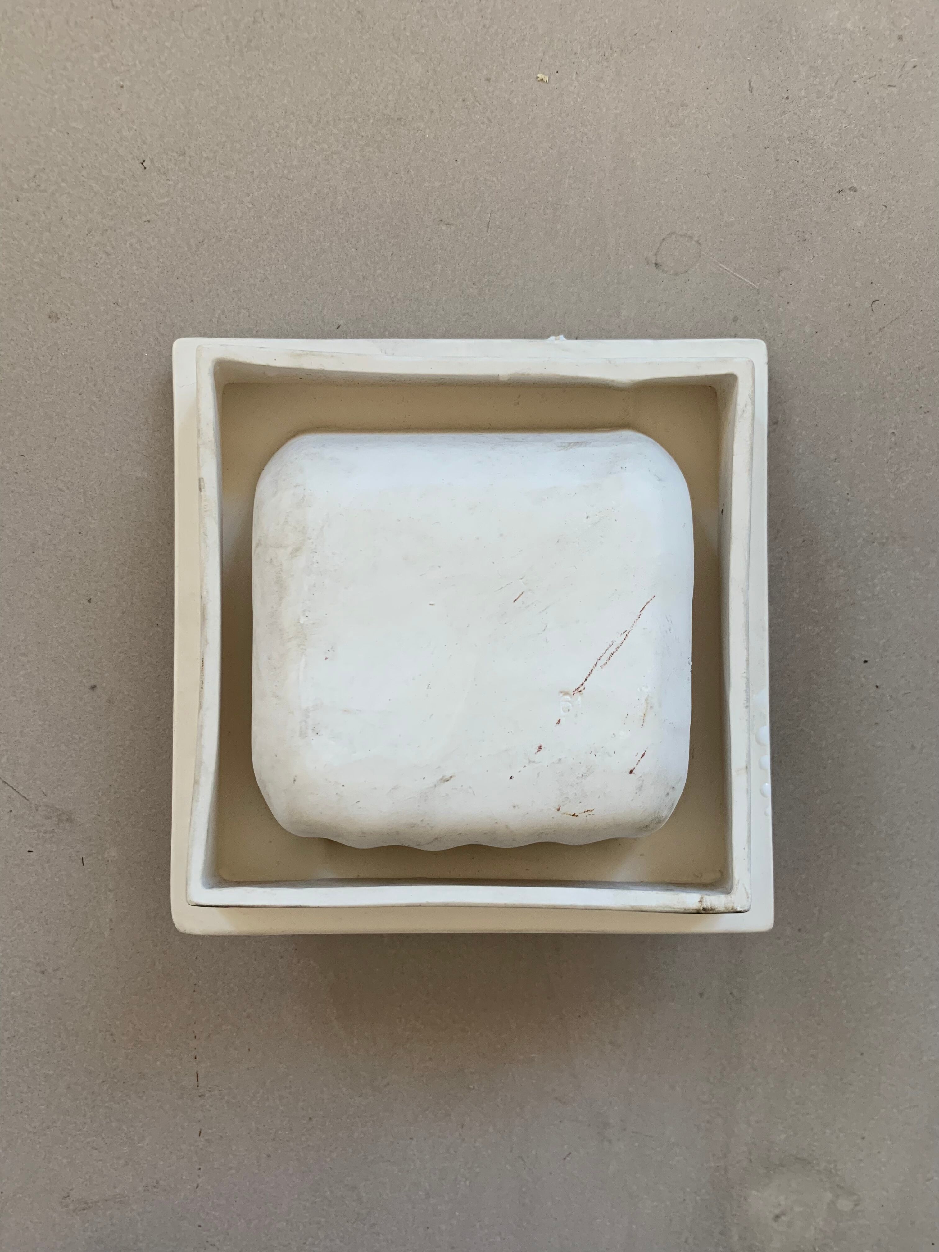Built-in ceramic wall soap dish