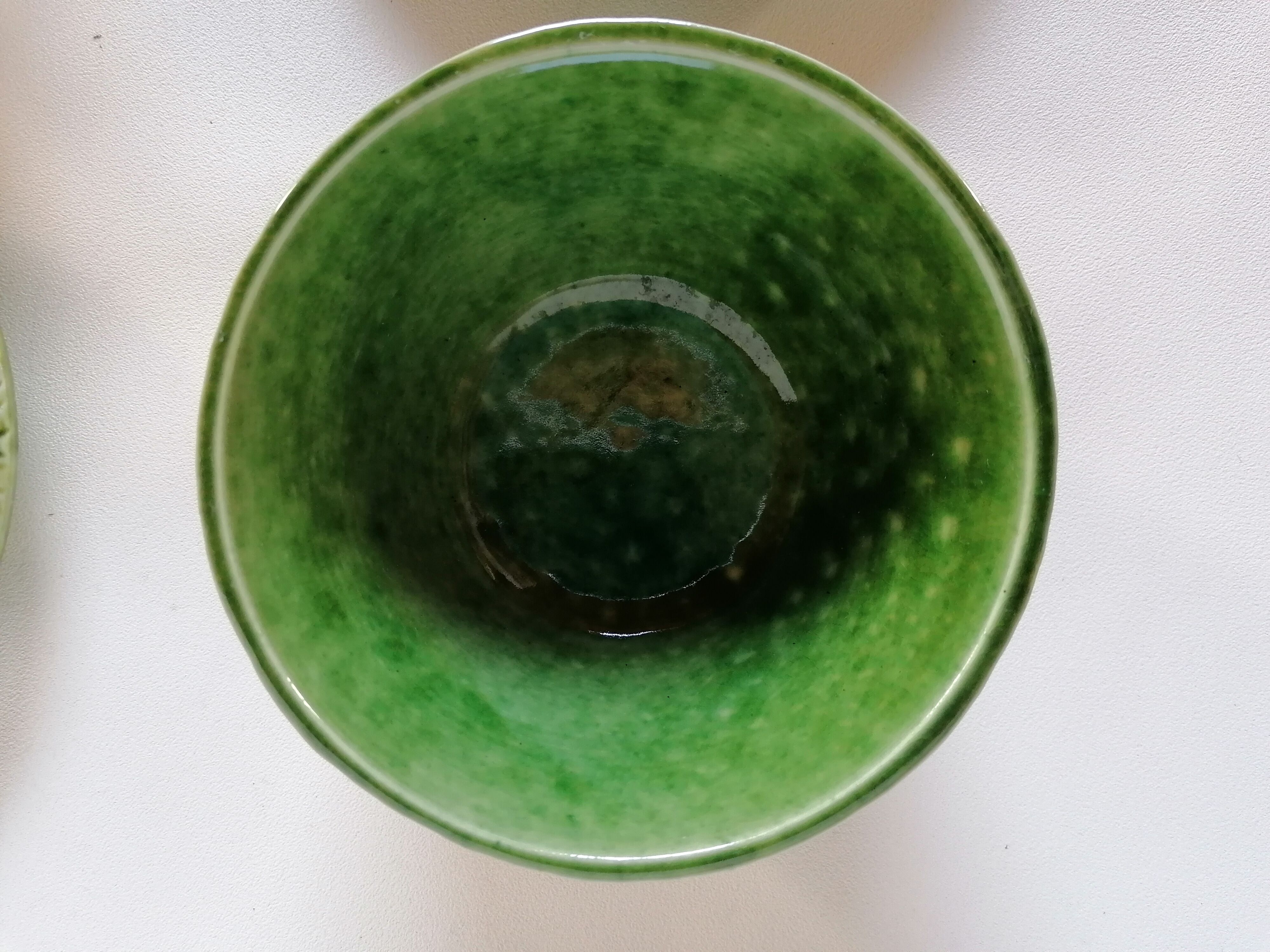 Lot bowls and plates in dabbling cabbage leaves