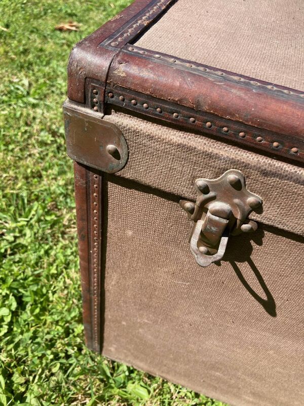 Ancienne malle de voyage, caisse de transport en bois et cuir 1900