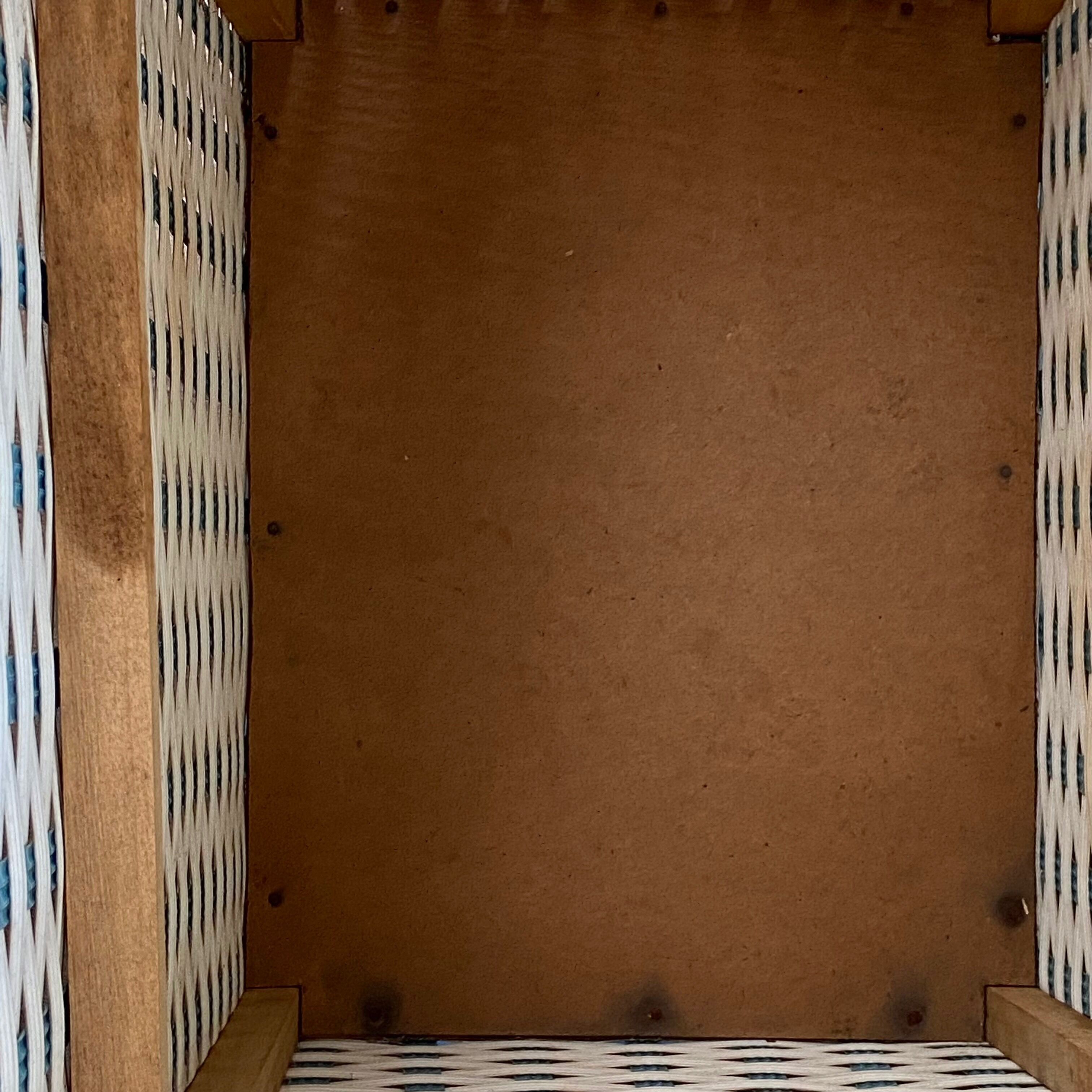 Laundry chest in scoubidou 60s