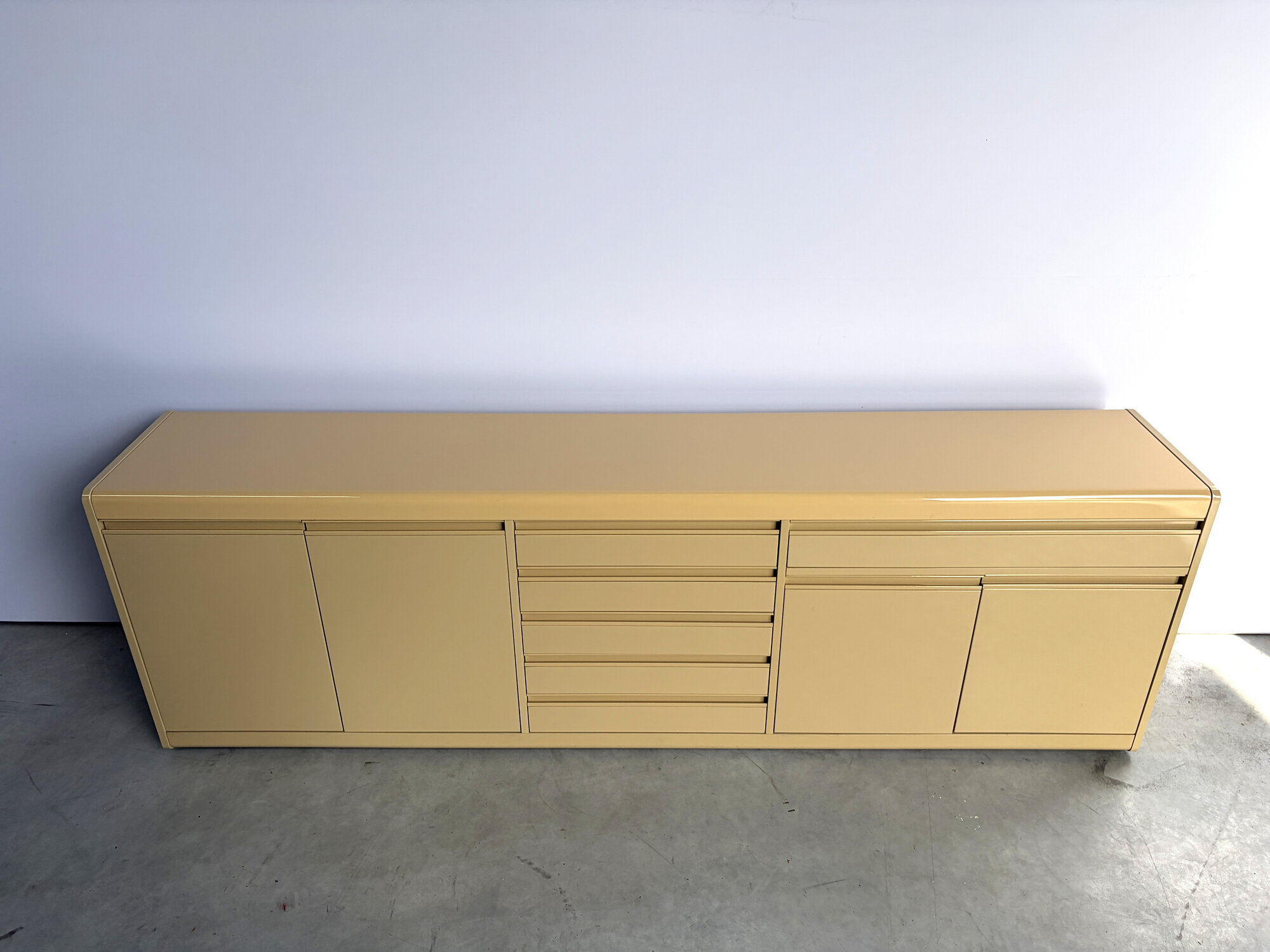 Vintage lacquered credenza, 1980s