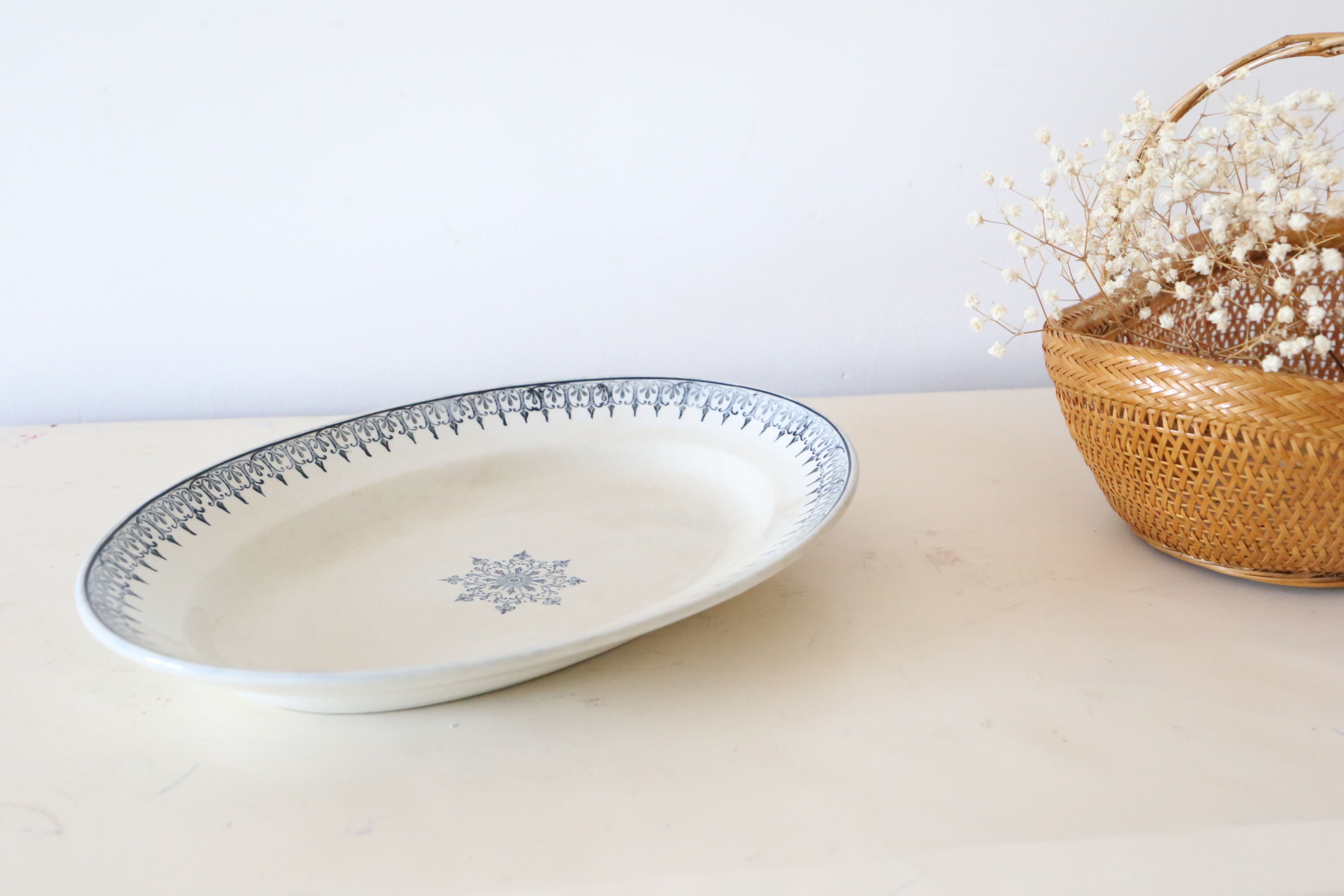 Oval dish, Saint Amand, iron earth