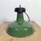 Lampe à suspension industrielle en émail vert, années 1960