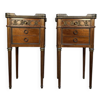Paire de chevets de style Louis XVI marbre blanc