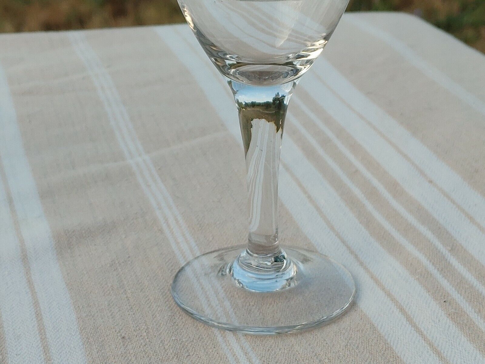 8 old white wine glasses engraved with a frieze late 19th early 20th