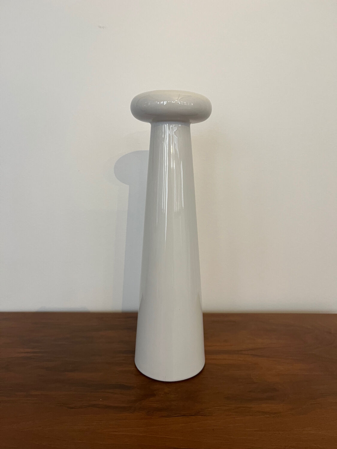 Contemporary vase white enamel H31cm