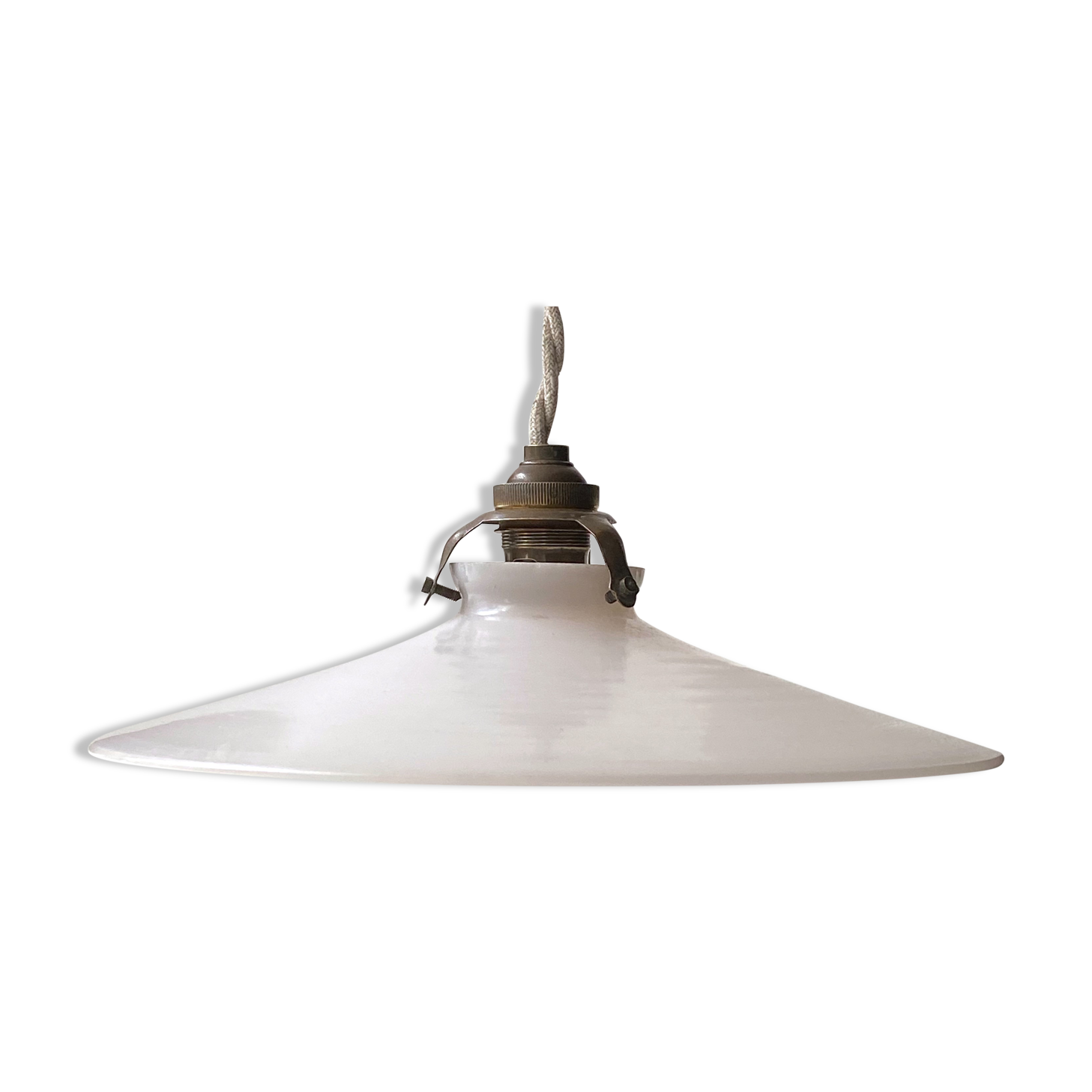 Opaline suspension