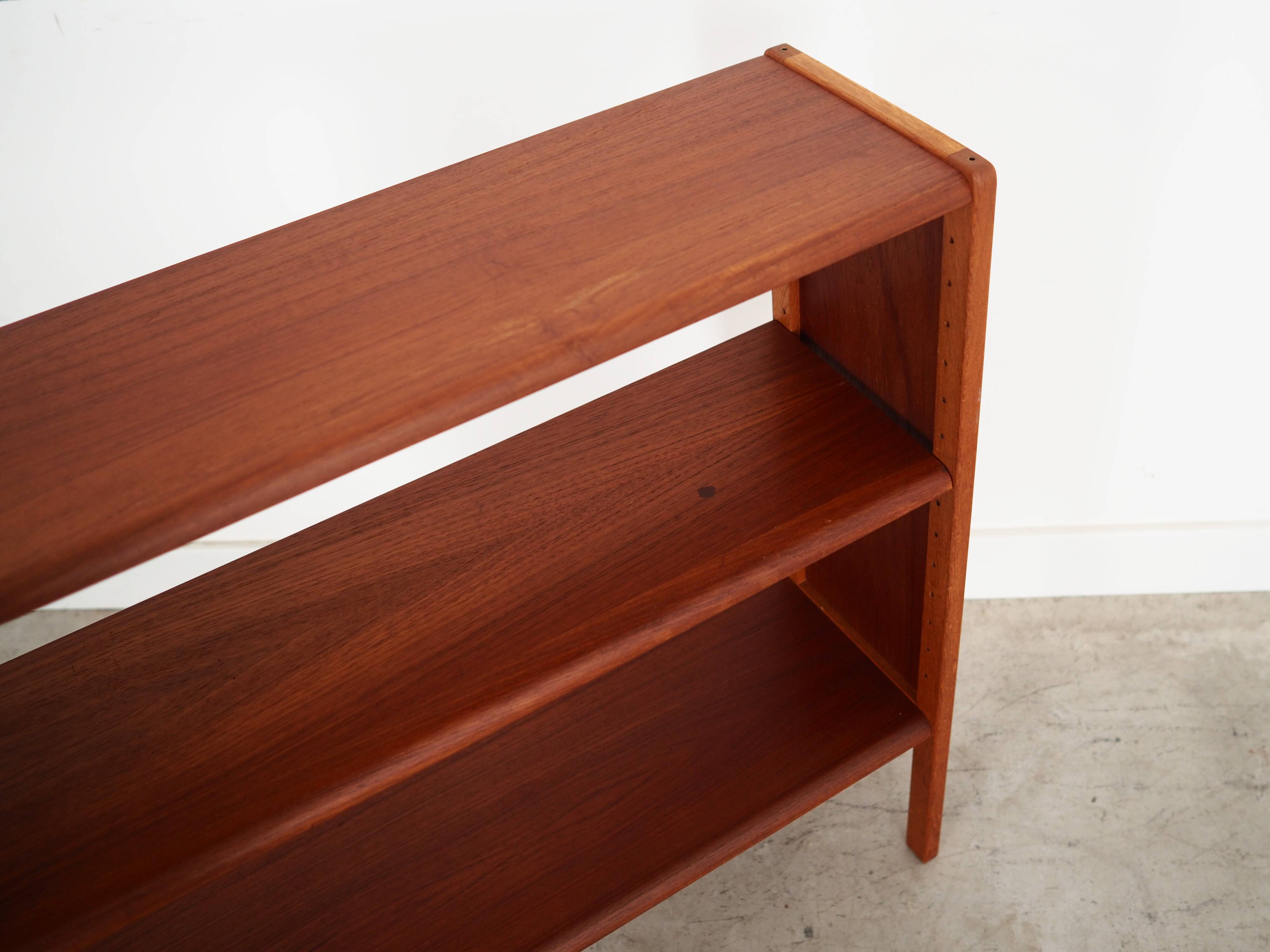 Bibliothèque en teck, design danois, années 1970, production : Danemark