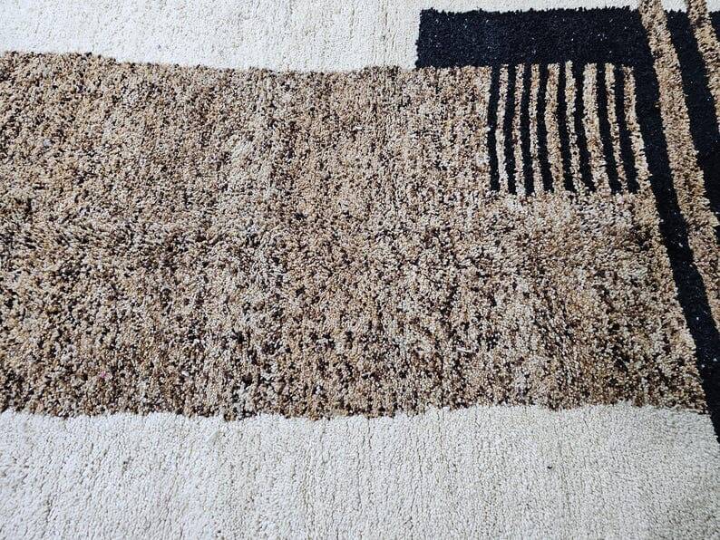 Handmade Berber rug, traditional craftsmanship, size 150 x 250 cm