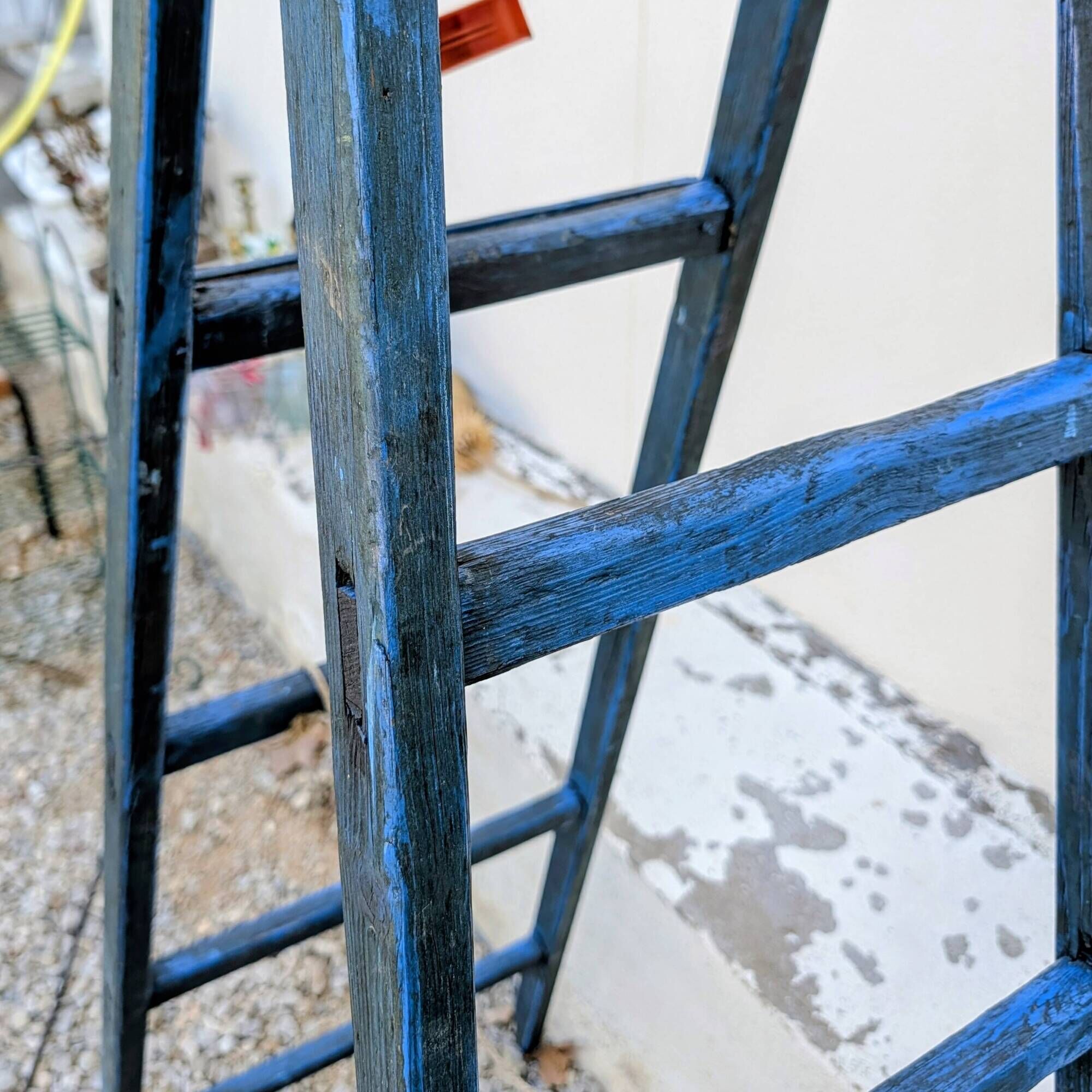 Old electric blue scale