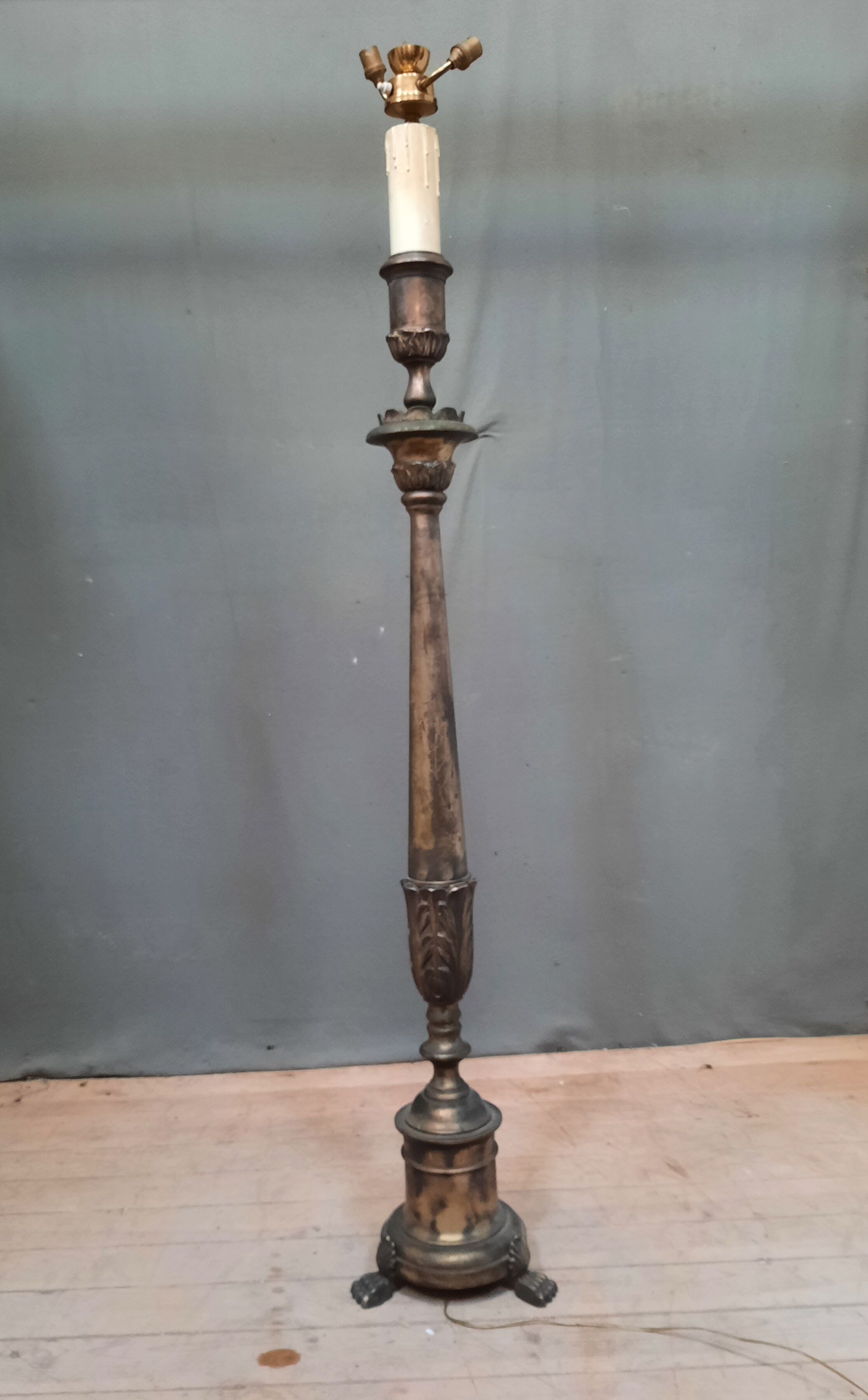 Metal sit pick mounted in lamppost