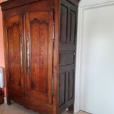 Armoire ancienne en bois massif