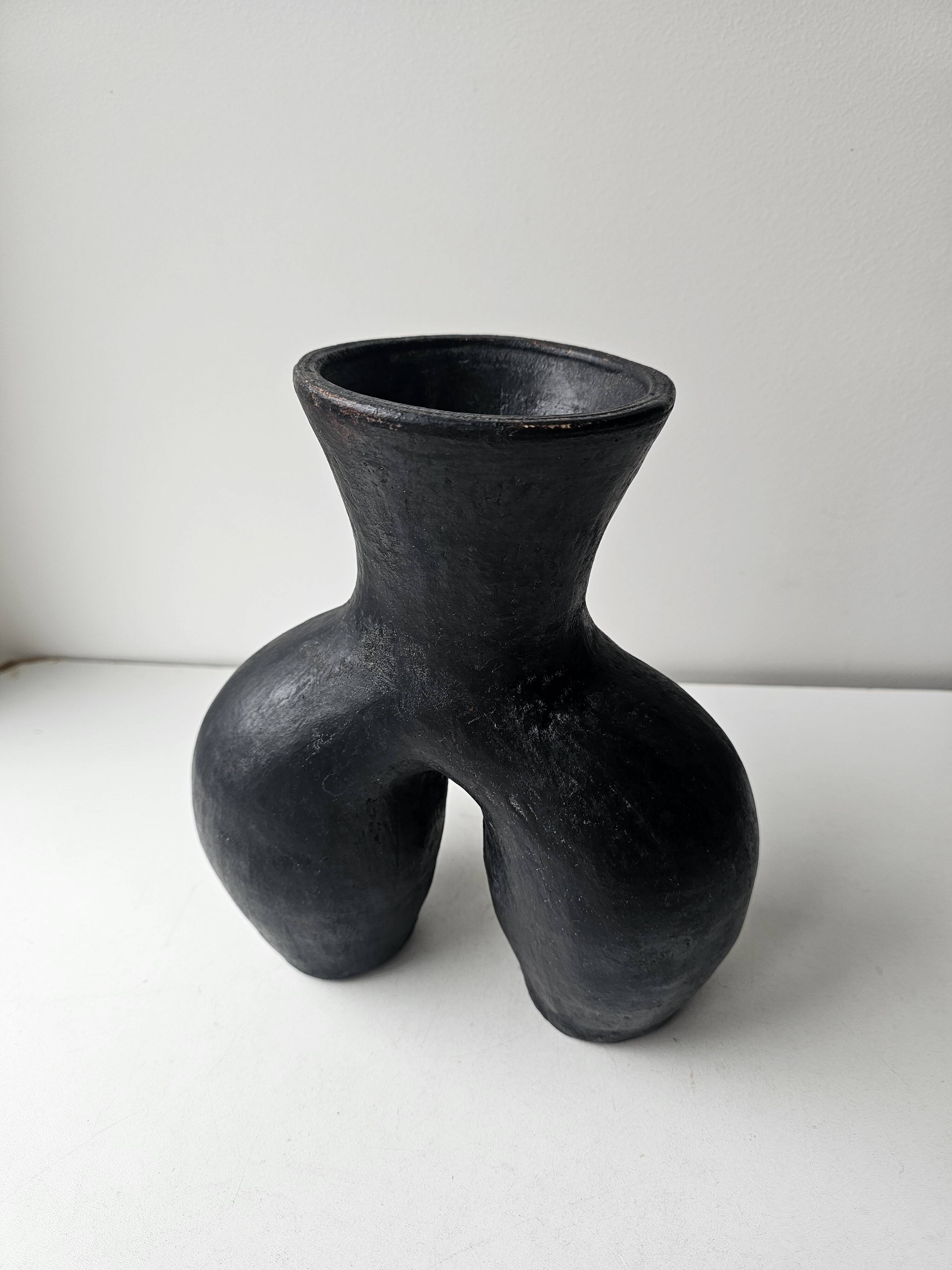 Magnificent Coco Fesse vase in ceramic terracotta Design - 23cm