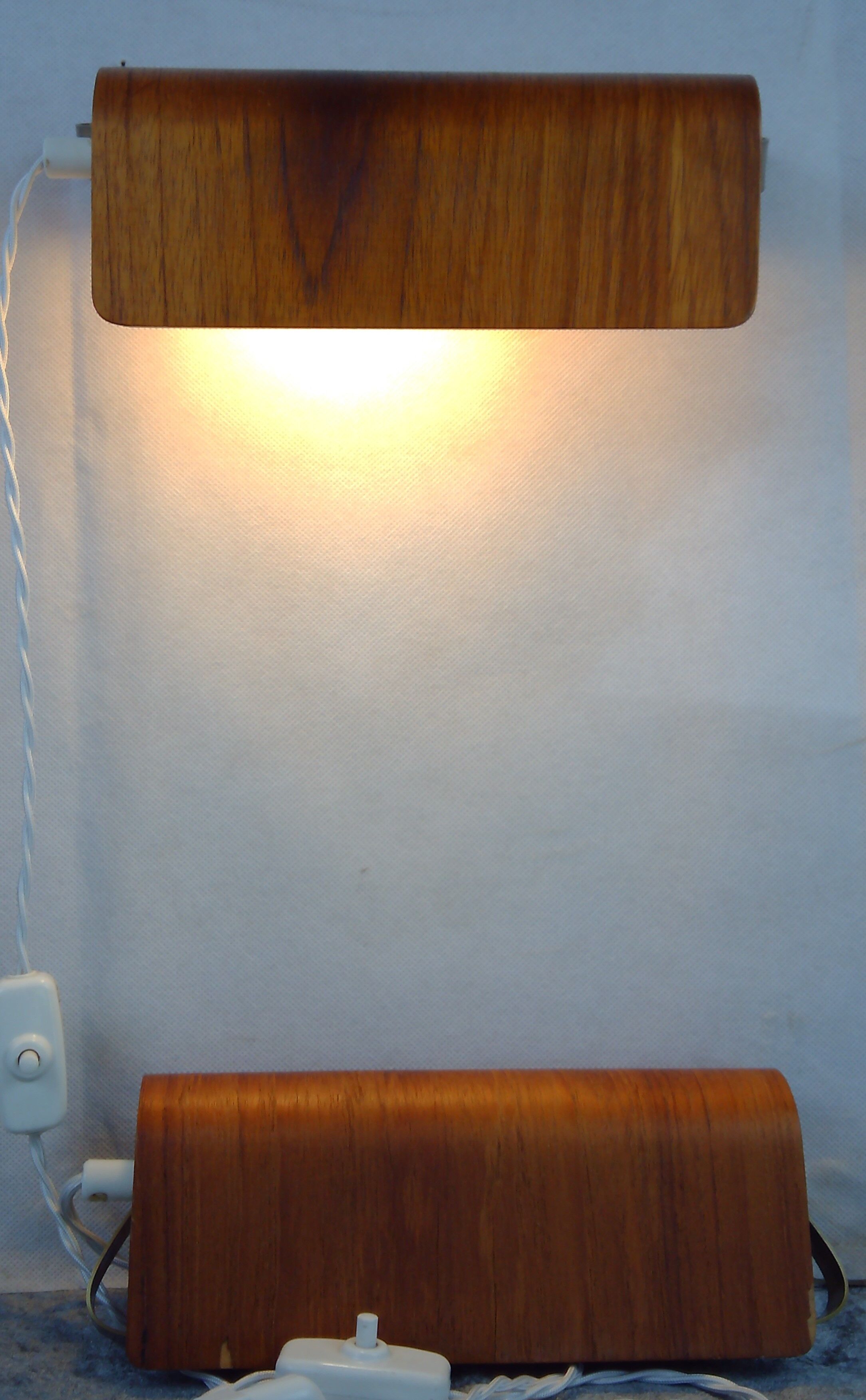 Pair of teak bedside sconces, model V321 from Nator