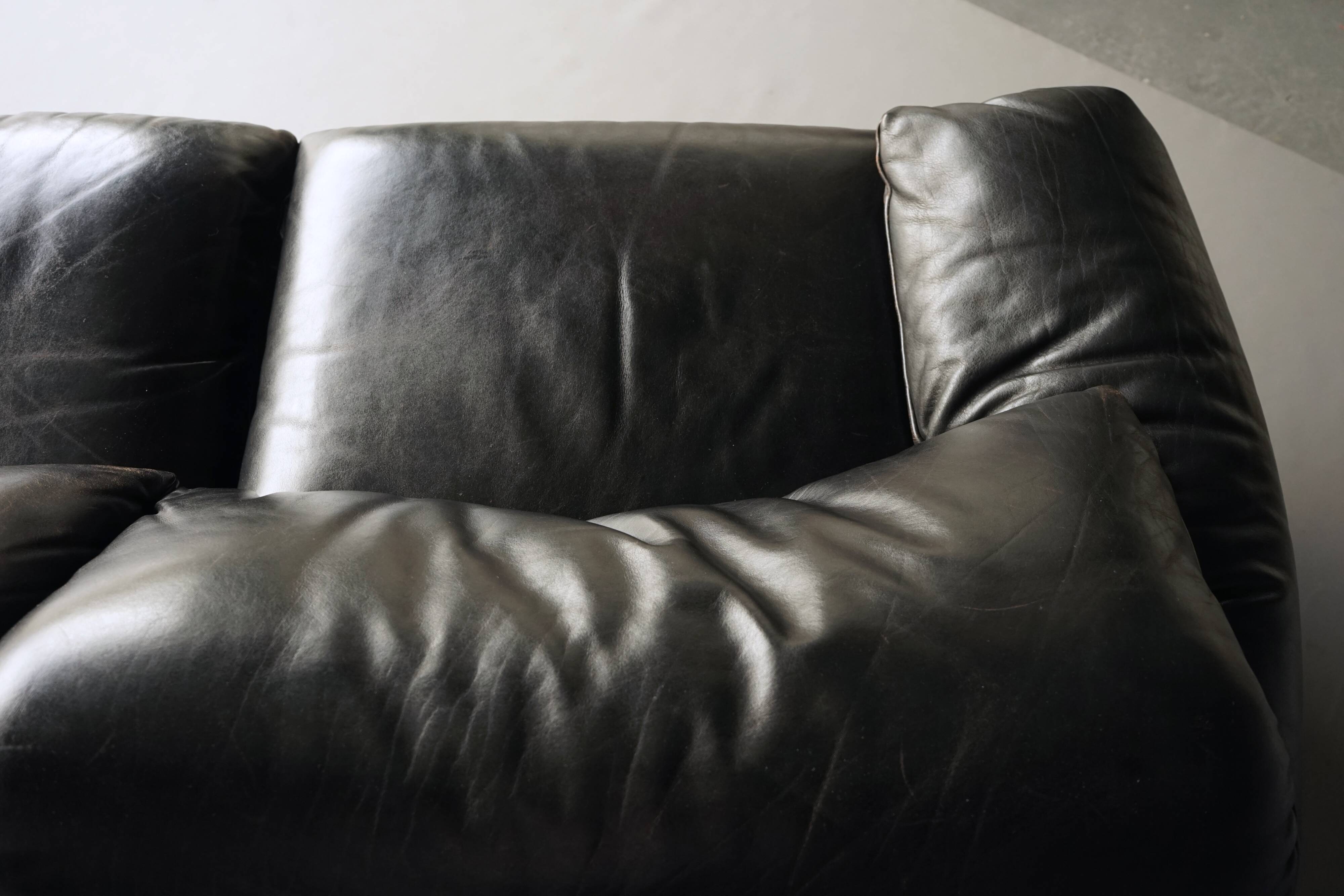Two seater Maralunga Sofa in Black Leather for Cassina. 1970s