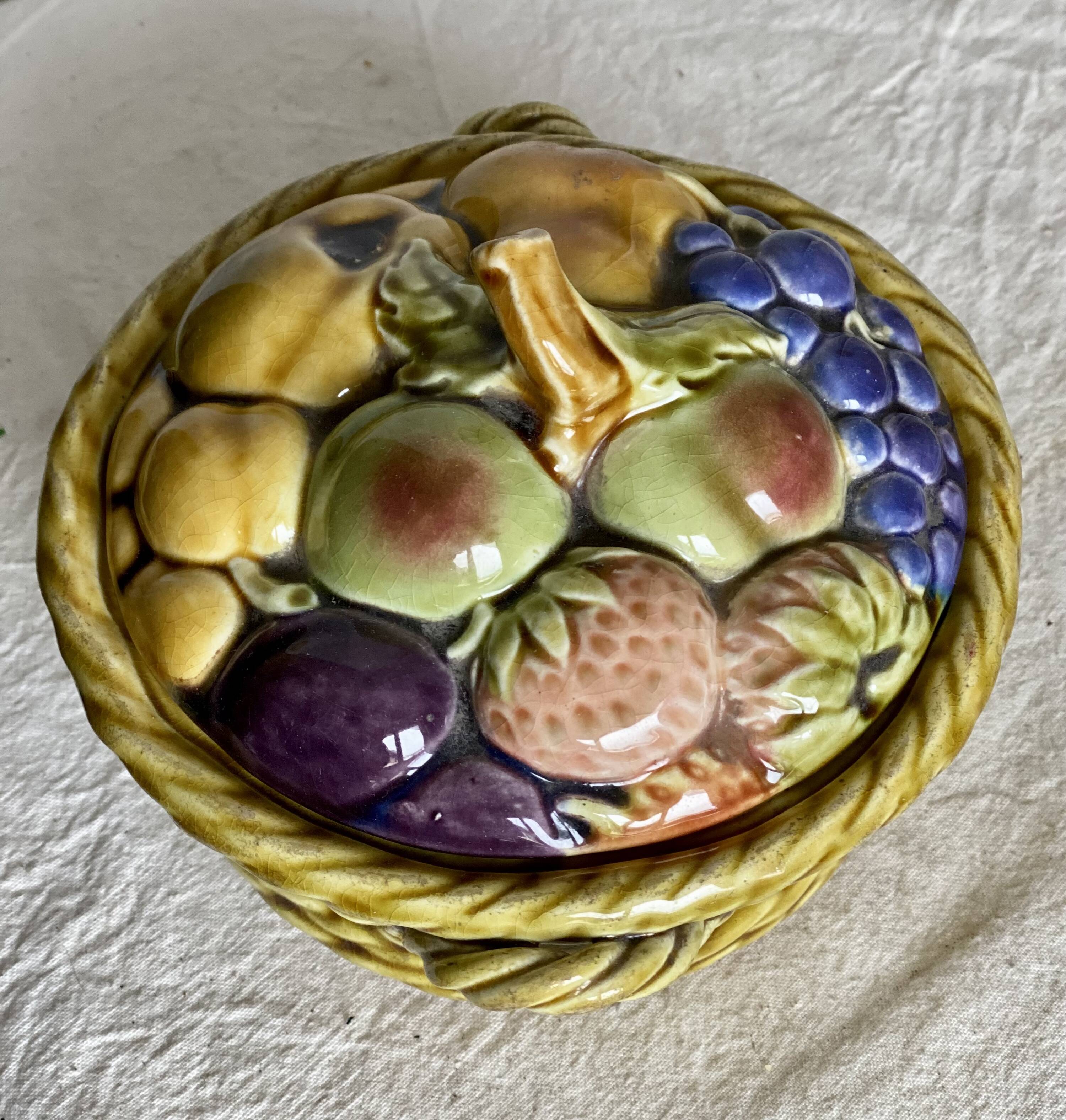 Candy dish (or sugar bowl) barbotine old fruit basket