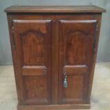 Bressane armoirette with 2 doors