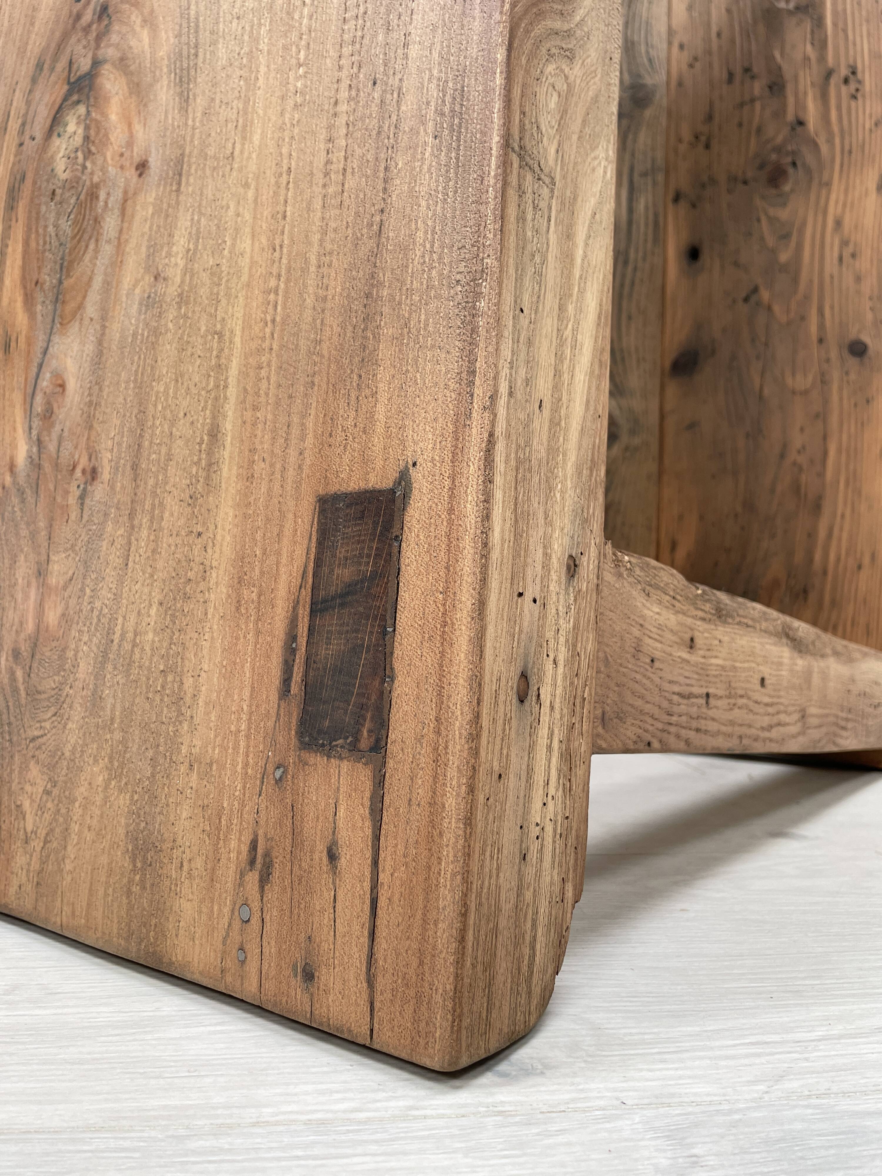 Establishment / console in raw wood