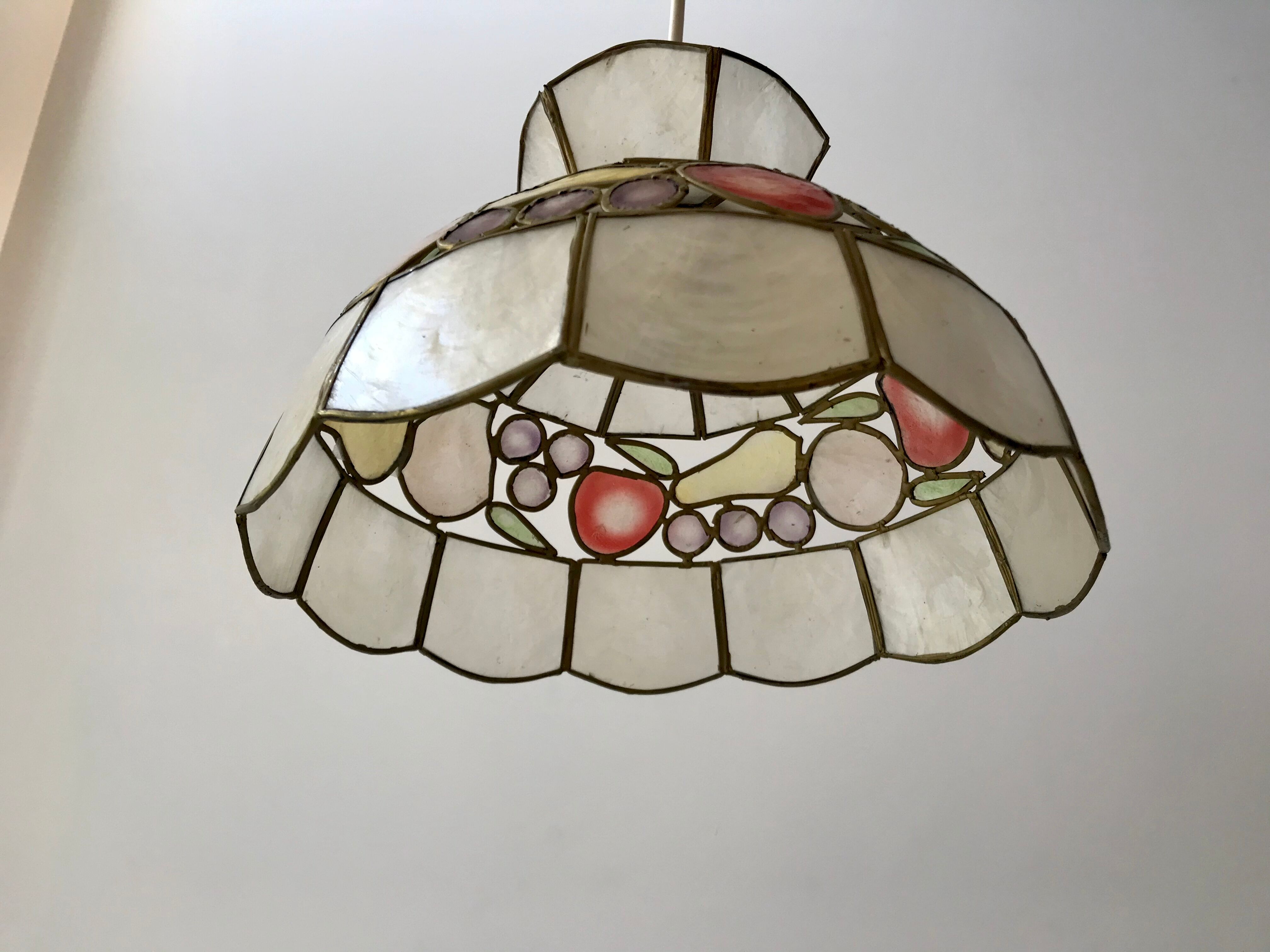 Suspension in mother-of-pearl and brass fruit patterns 60s