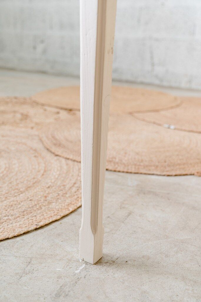 Wooden farmhouse table – cream foot