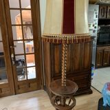 Lampadaire en bois massif tourné et abat-jour en vessie
