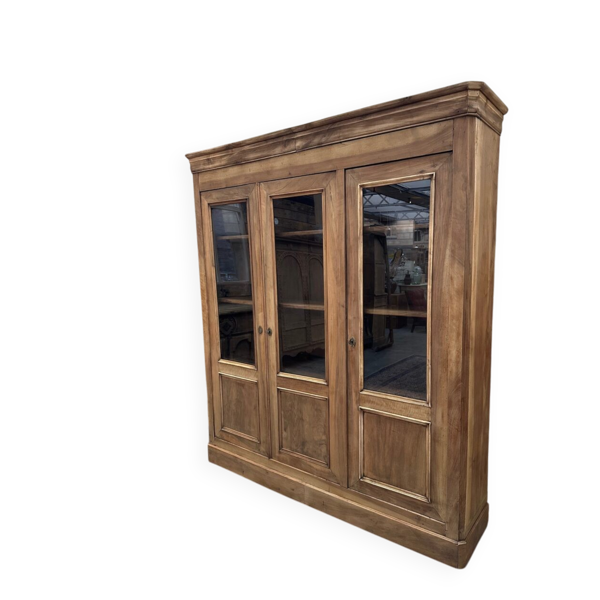 Vitrine en noyer fin XIXème