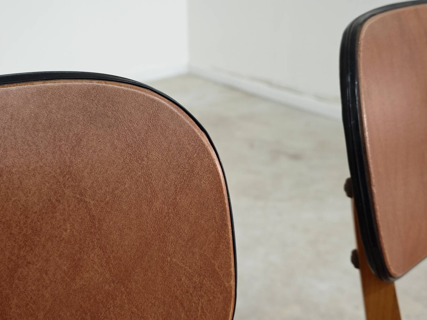 Pair of vintage French chairs in light brown skai