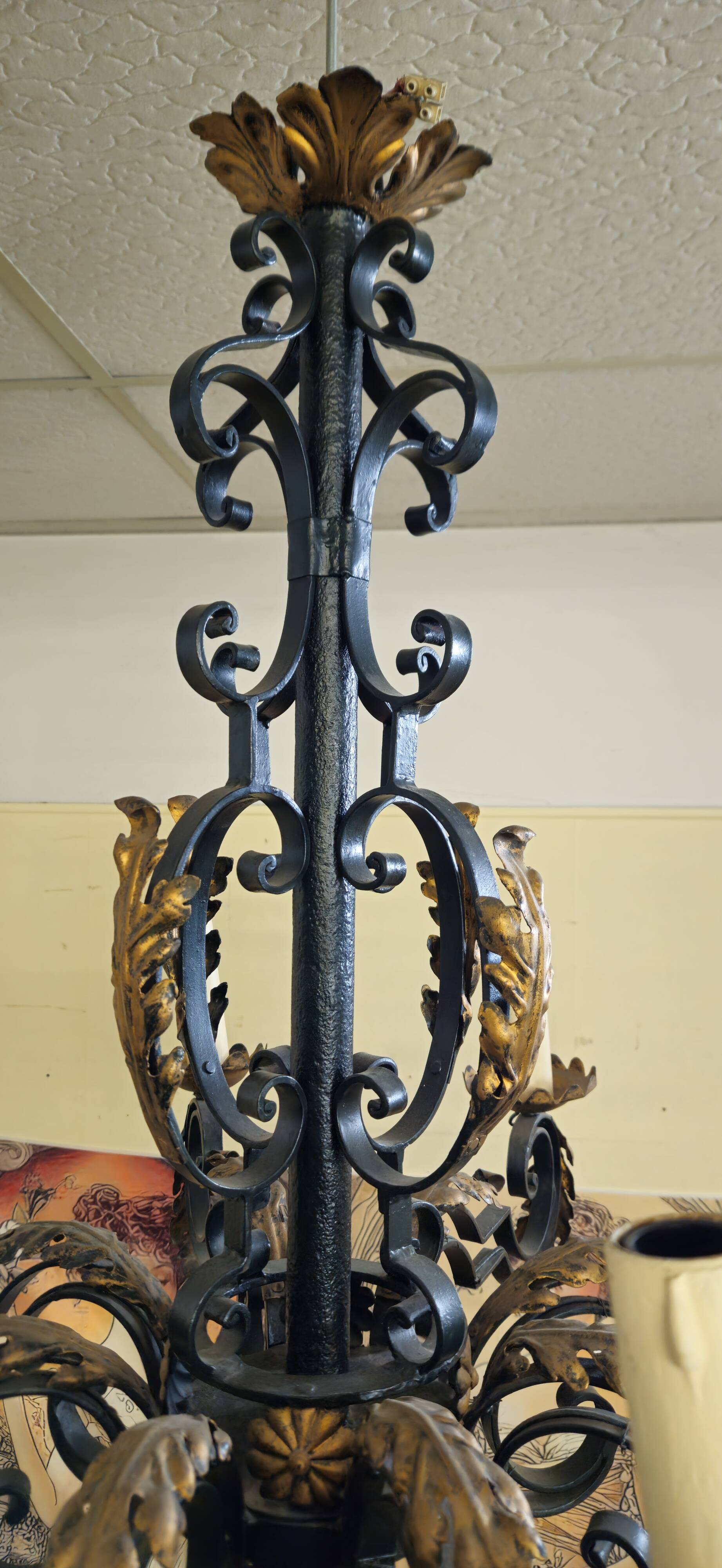 Black and gold patinated wrought iron chandelier – 10 lights – Louis XIV style