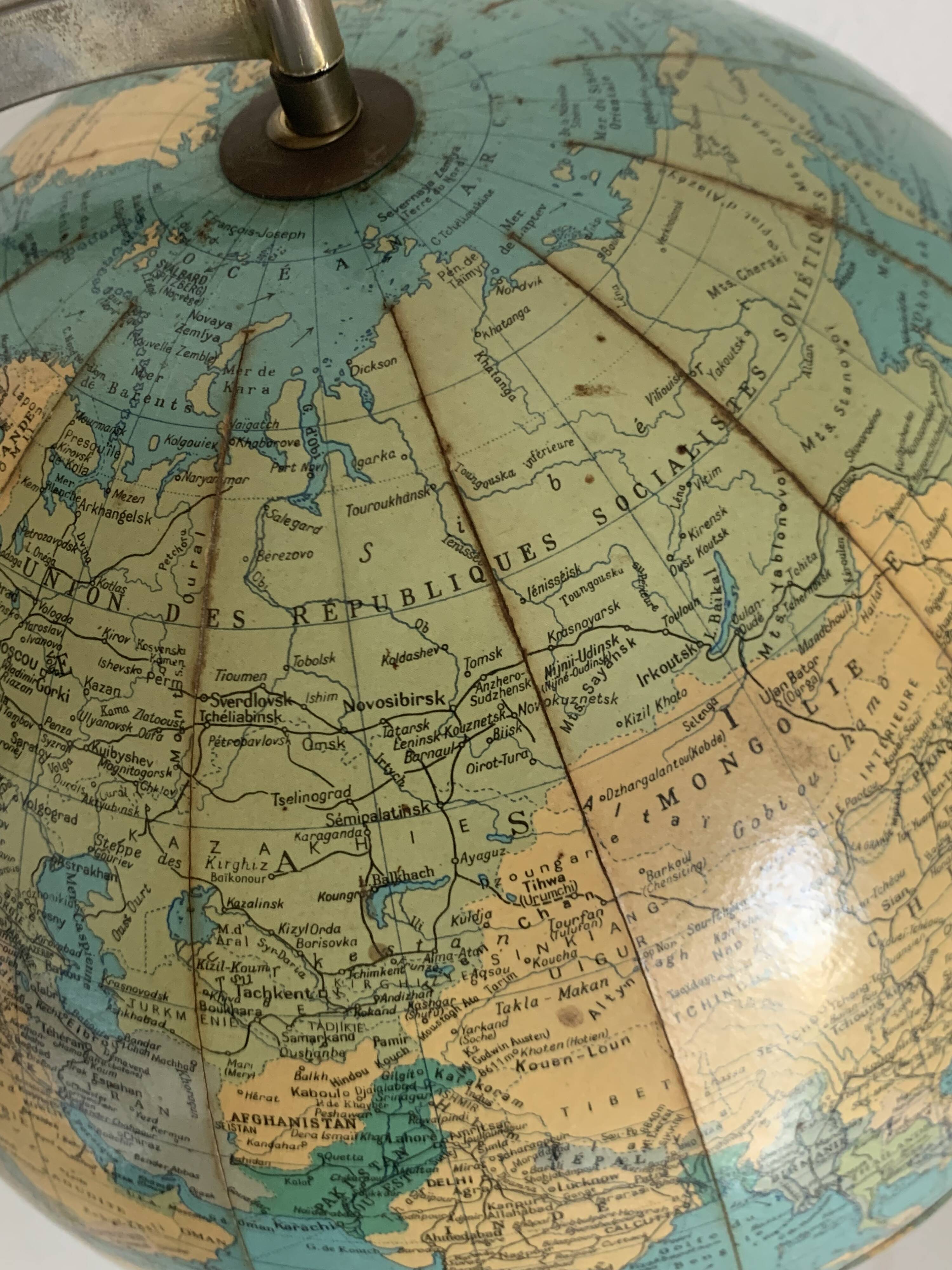 Vintage 1976 terrestrial tripod globe, Taride Philips Challenge world map -