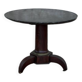 Pedestal table