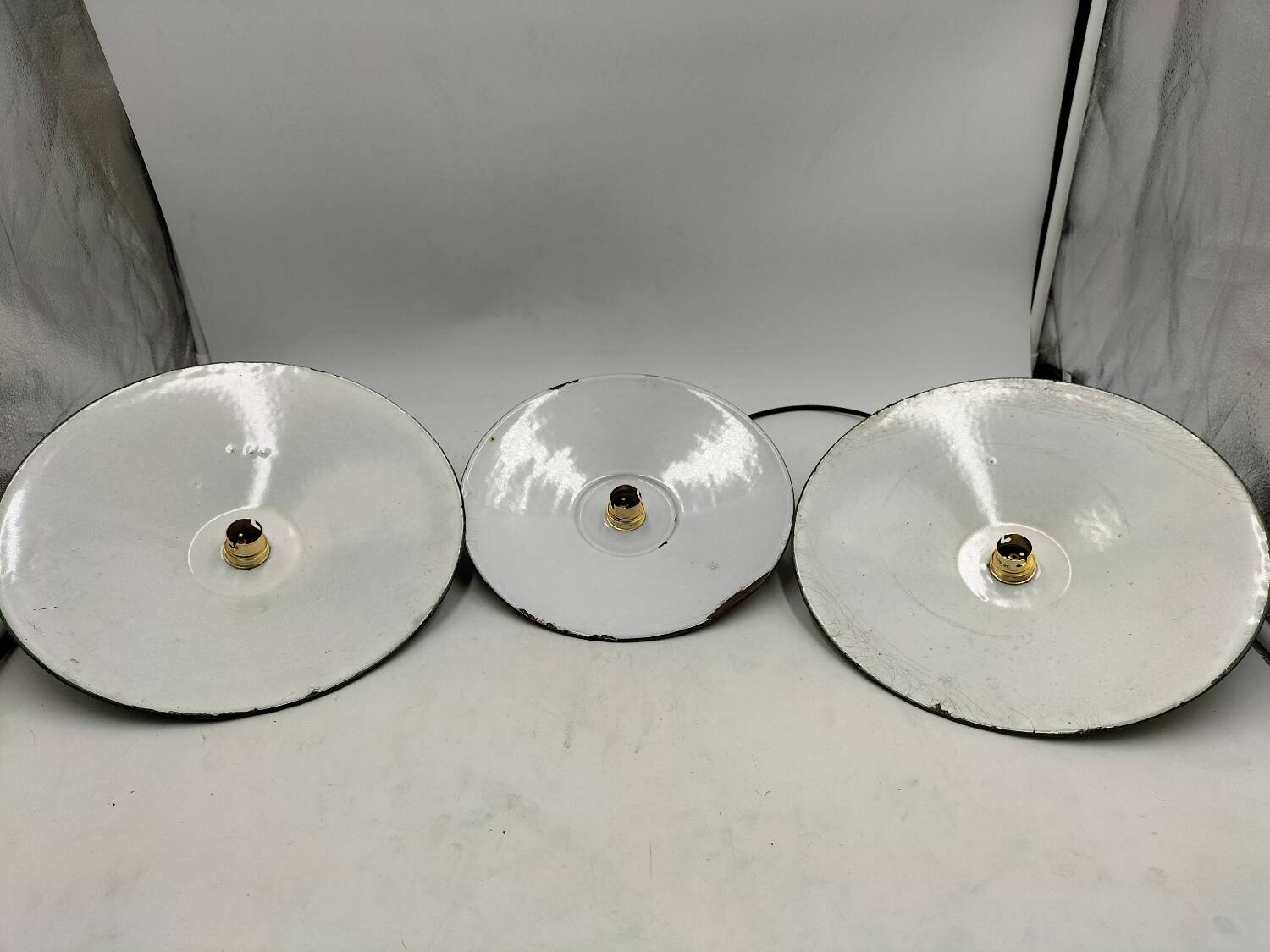Enamelled sheet metal suspensions
