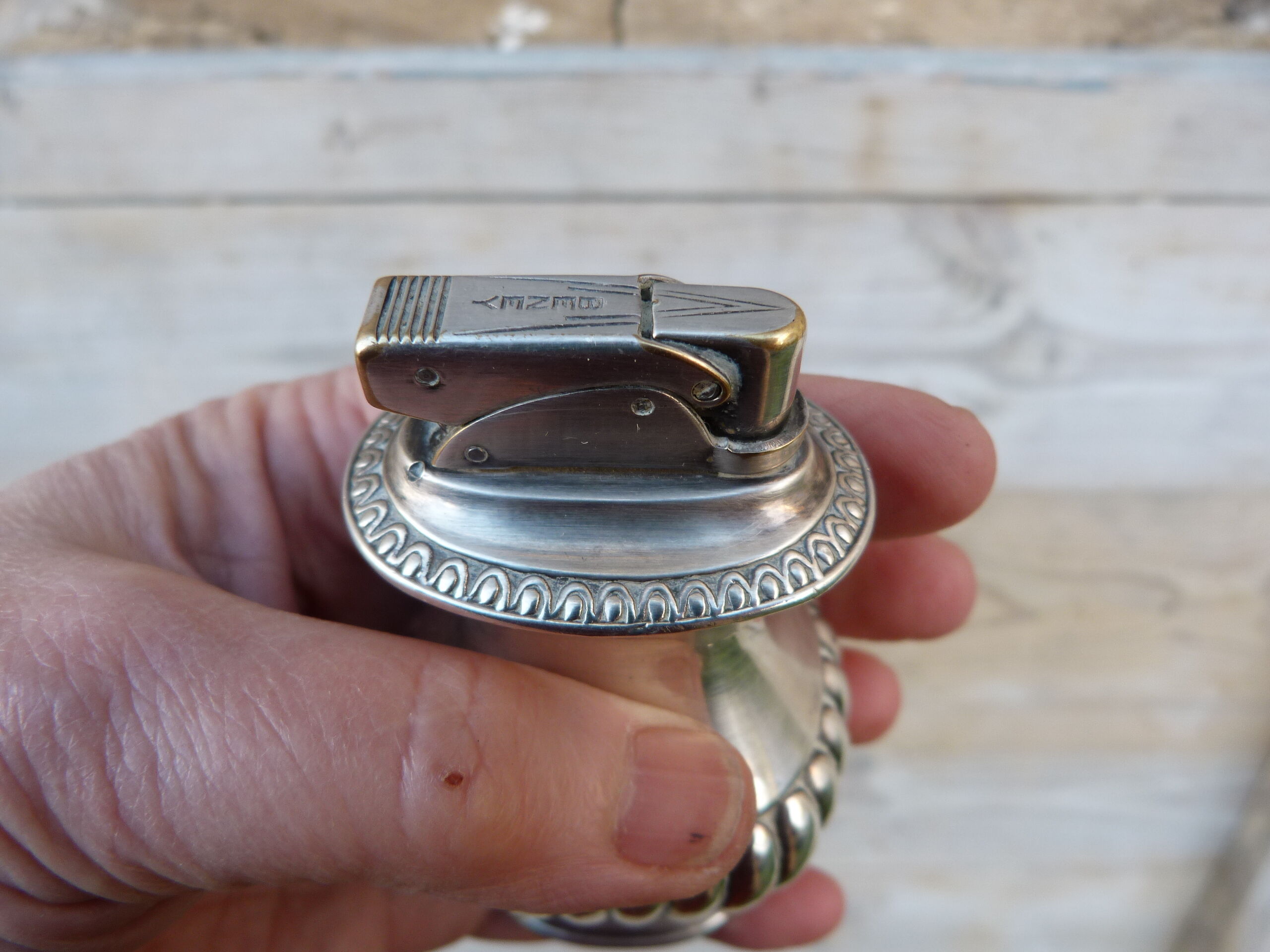 Berney Thada table lighter oil lighter