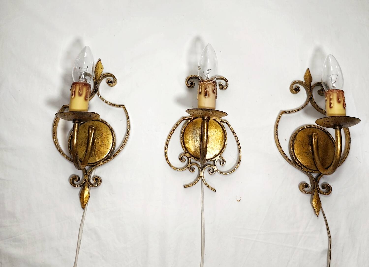 Apliques de hierro forjado y pan de oro. España, 1960s.