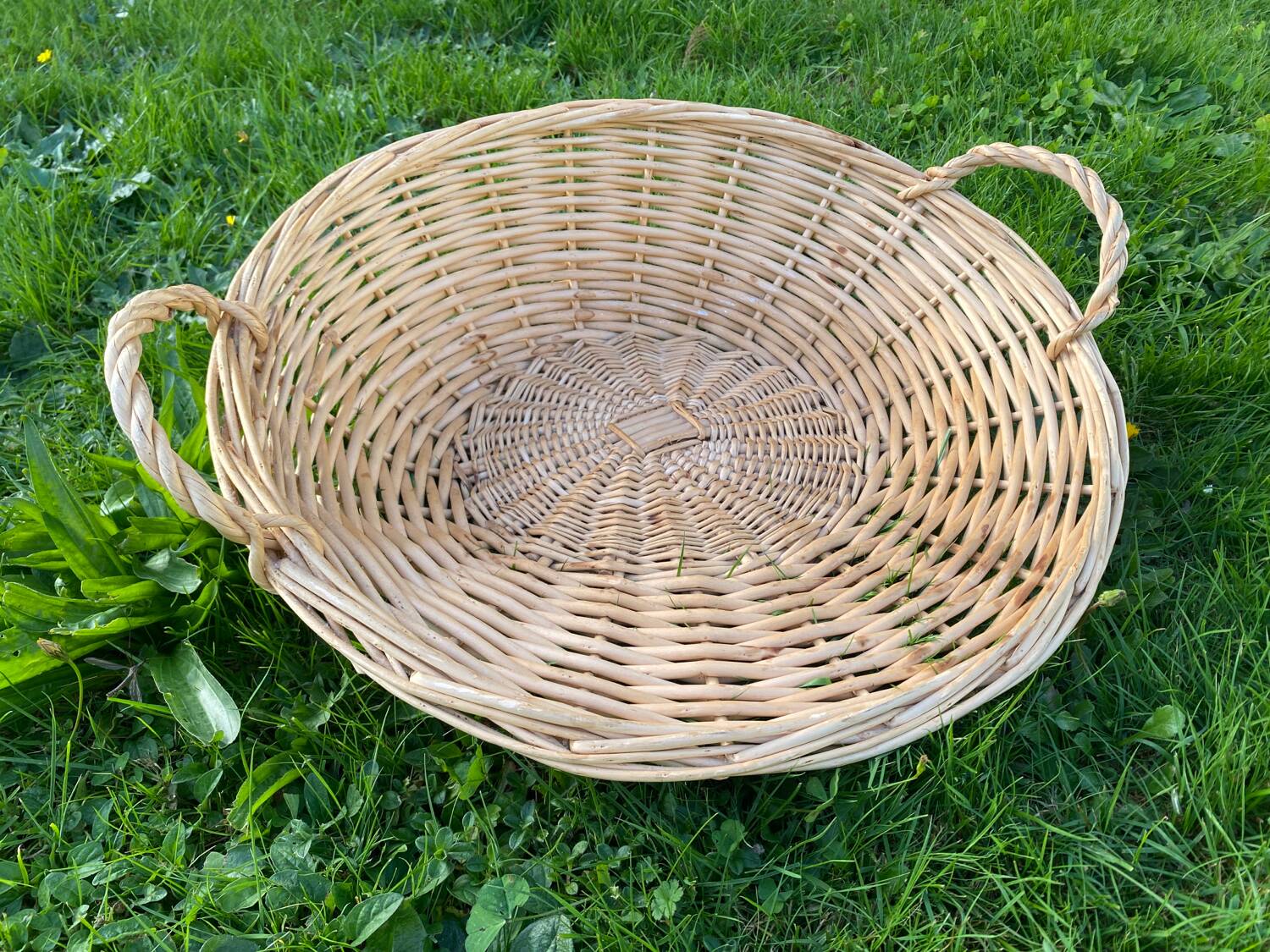 Vintage wicker presentation basket