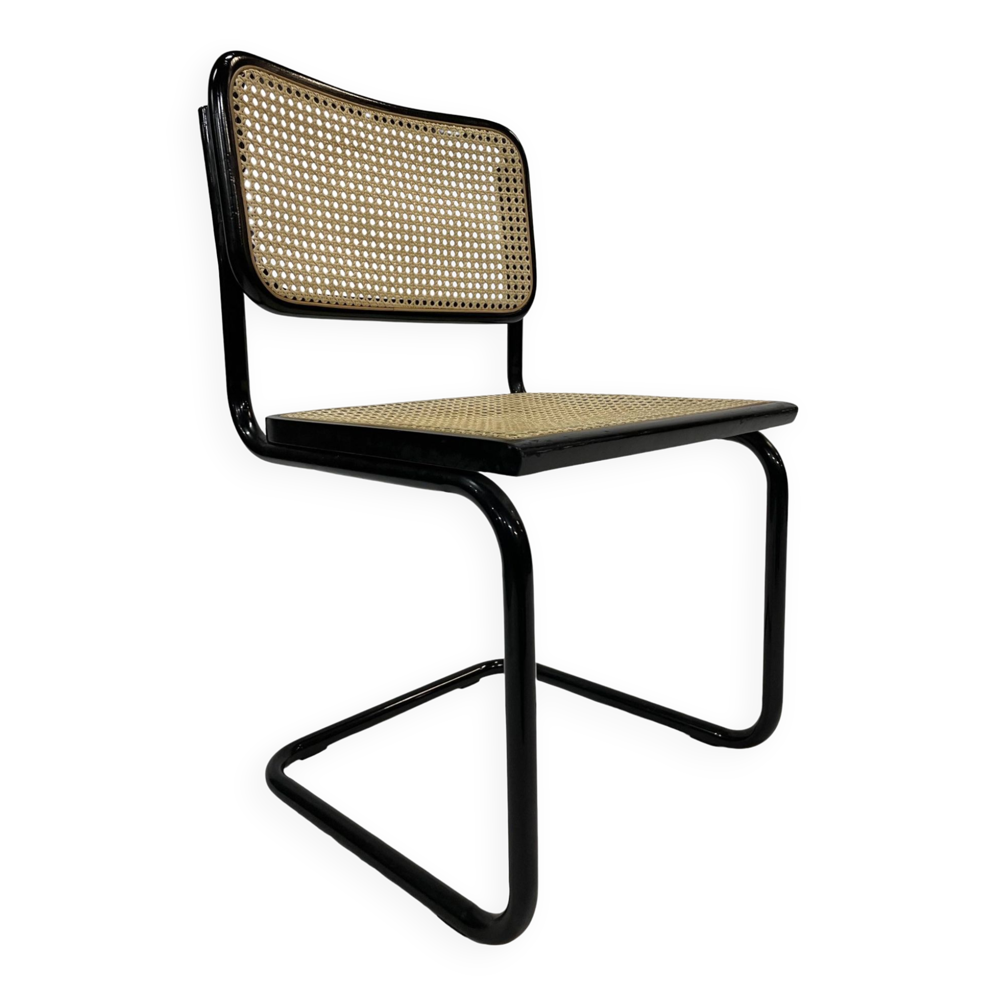 Chaise design Cesca modèle B32 en noir - structure noire