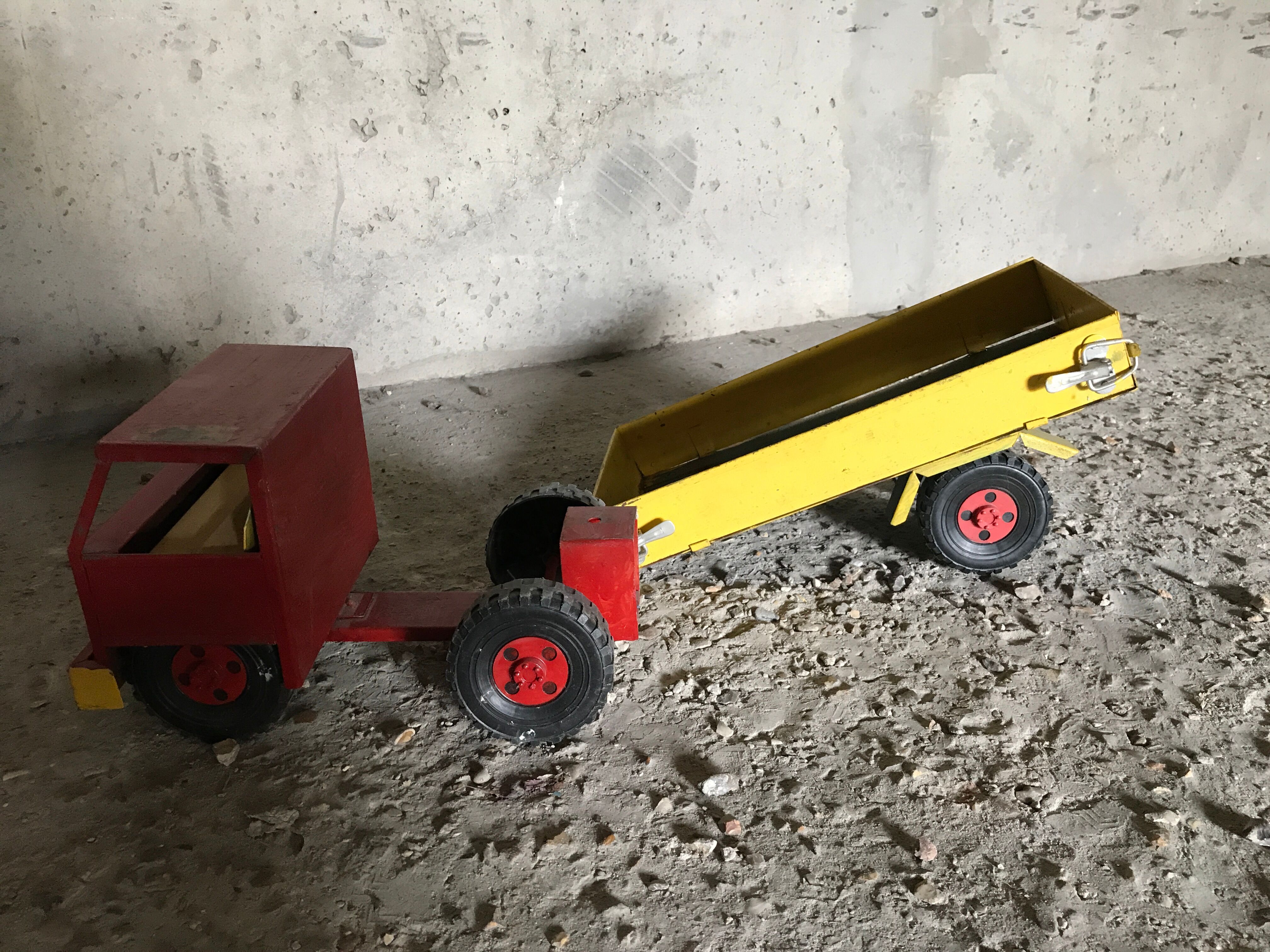 Former 50s metal dump truck vintage