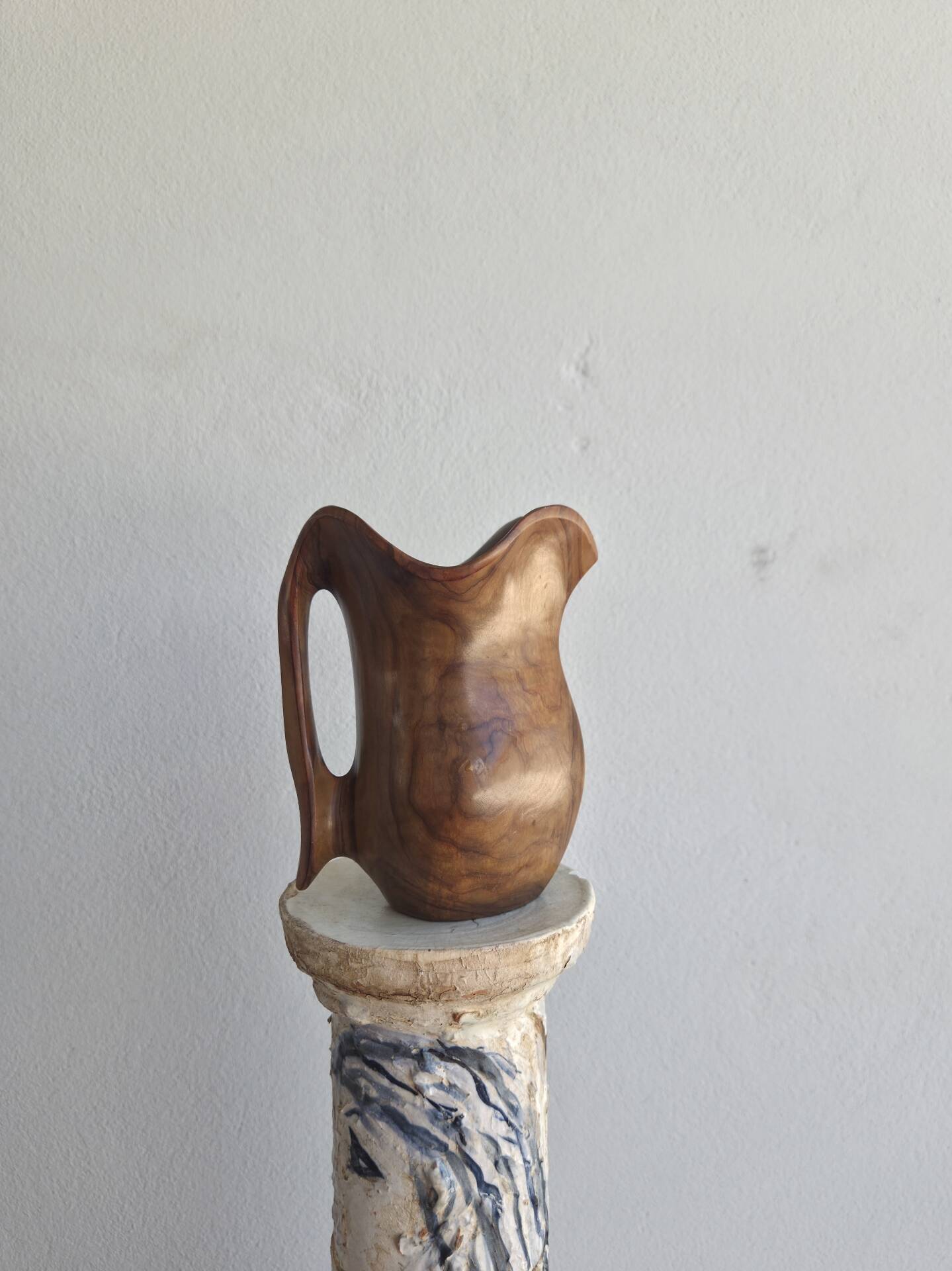 Pichet monoxyle en bois d'olivier