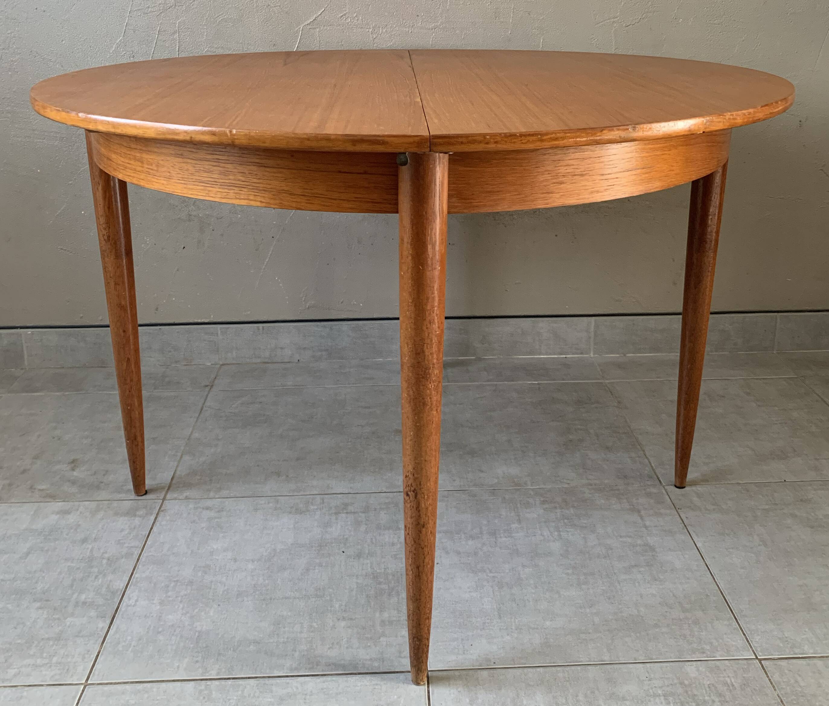 Vintage scandinavian table from the 60s extendable with butterfly extension