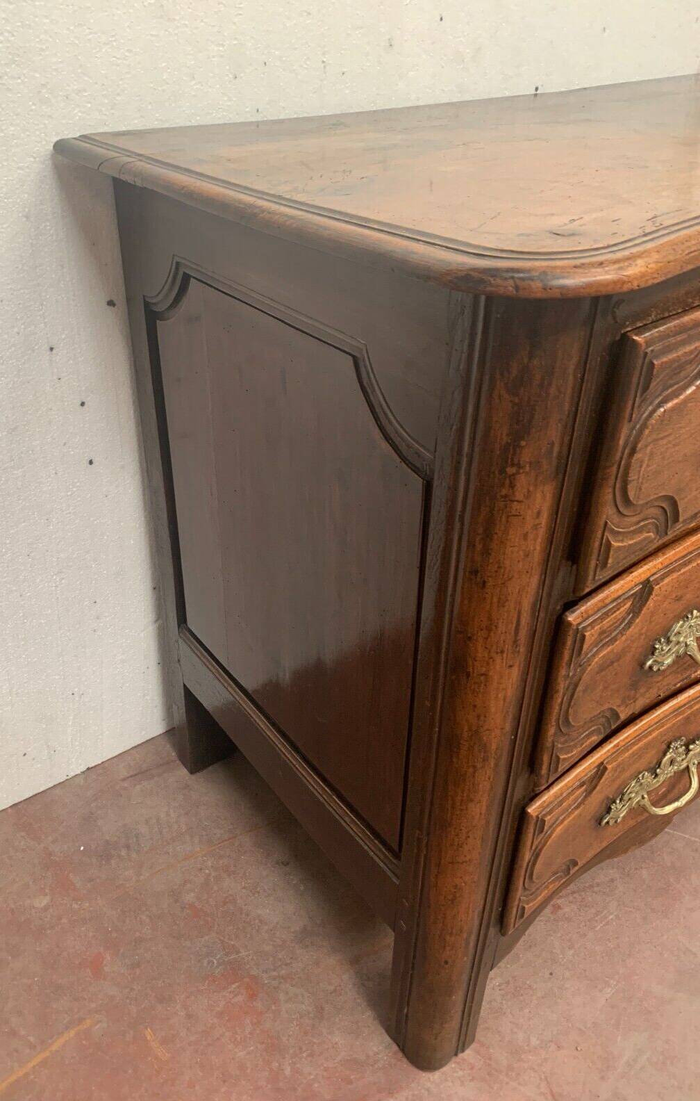 Commode Louis XIV en noyer massif XVIII siècle
