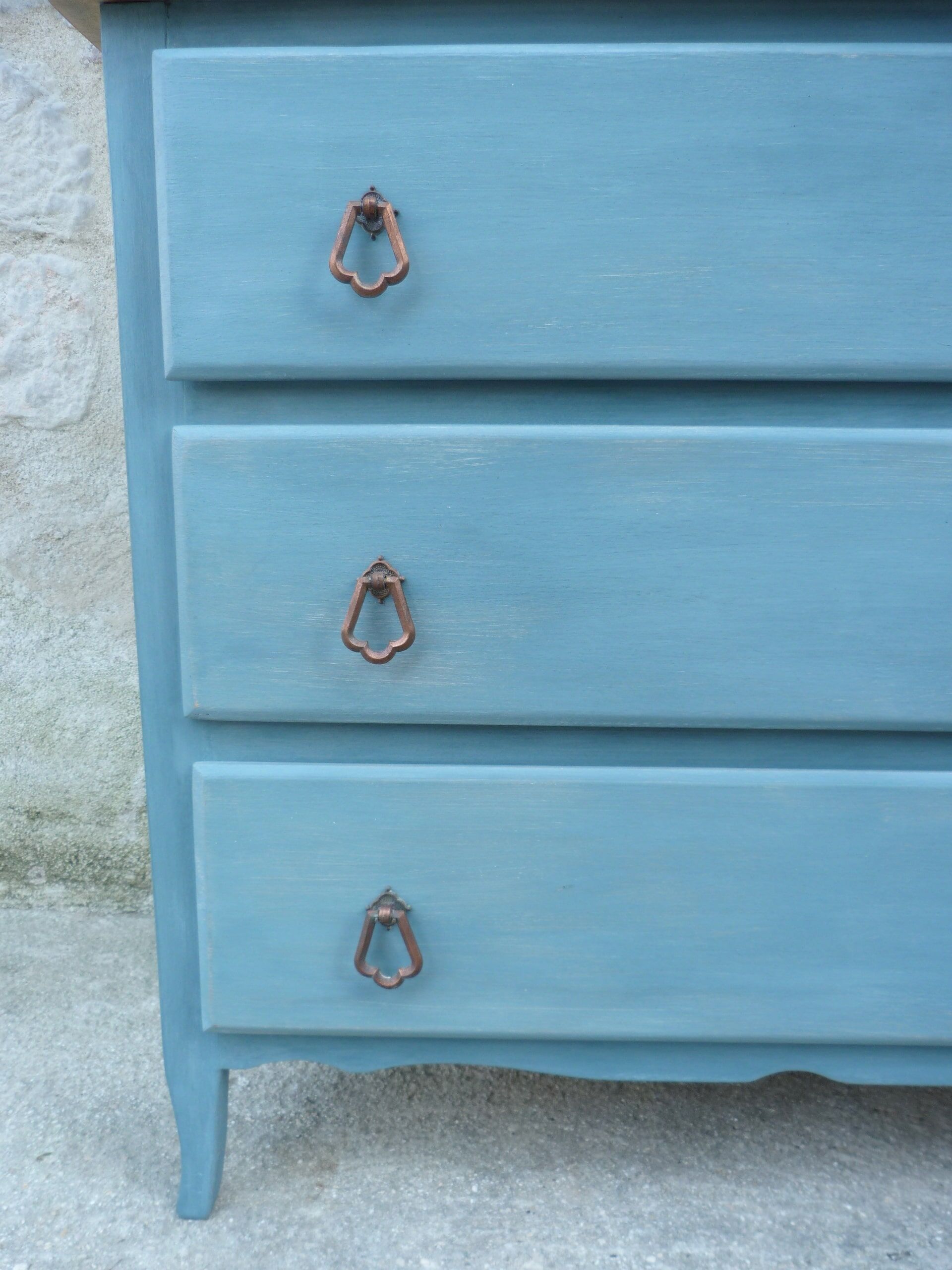 Patinated chest of drawers
