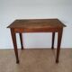 Spindle-legged desk