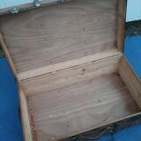Flat trunk with wrought iron closures